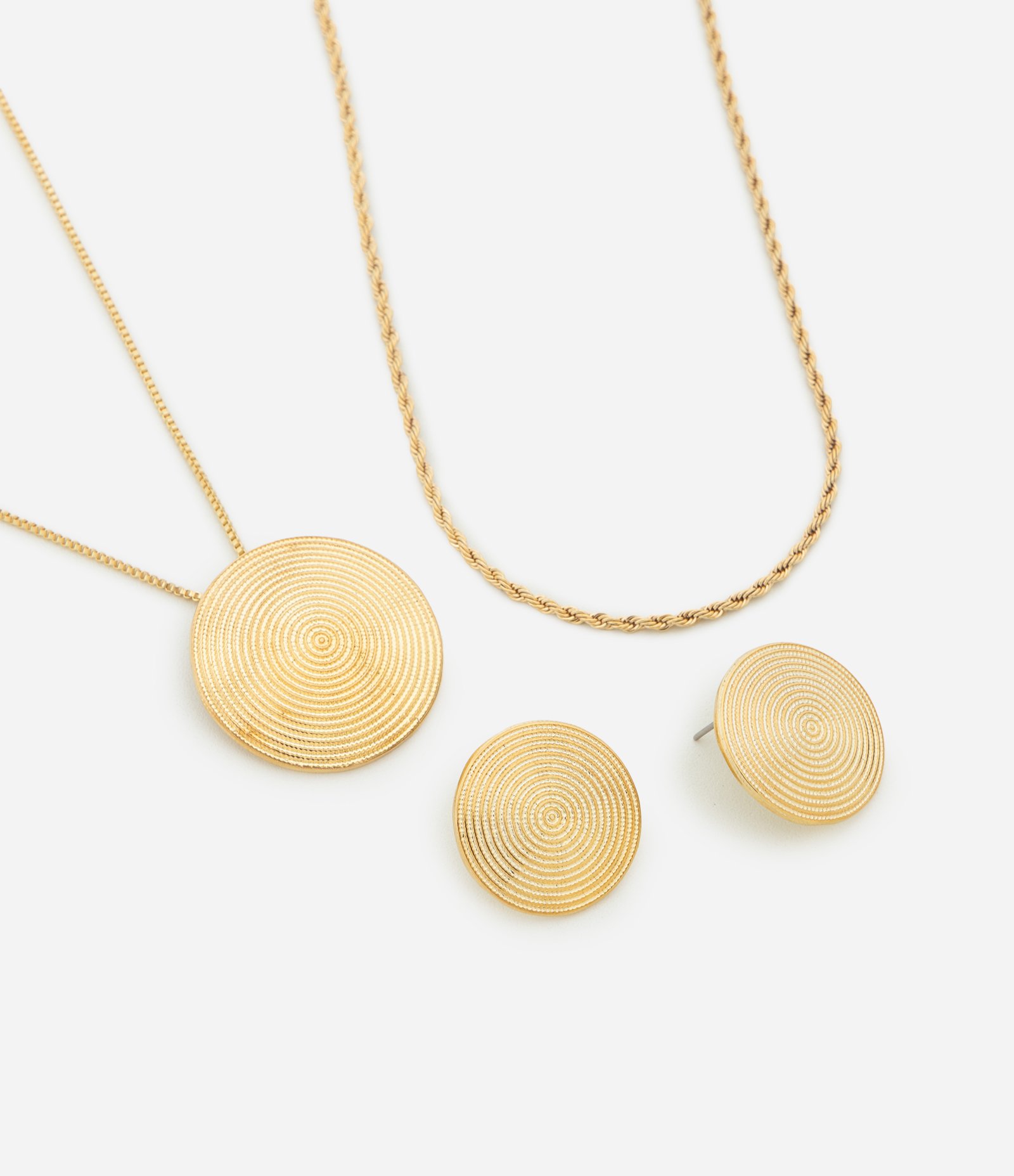 Conjunto de Colar Camadas e Brinco com Pingente Circular Dourado 1