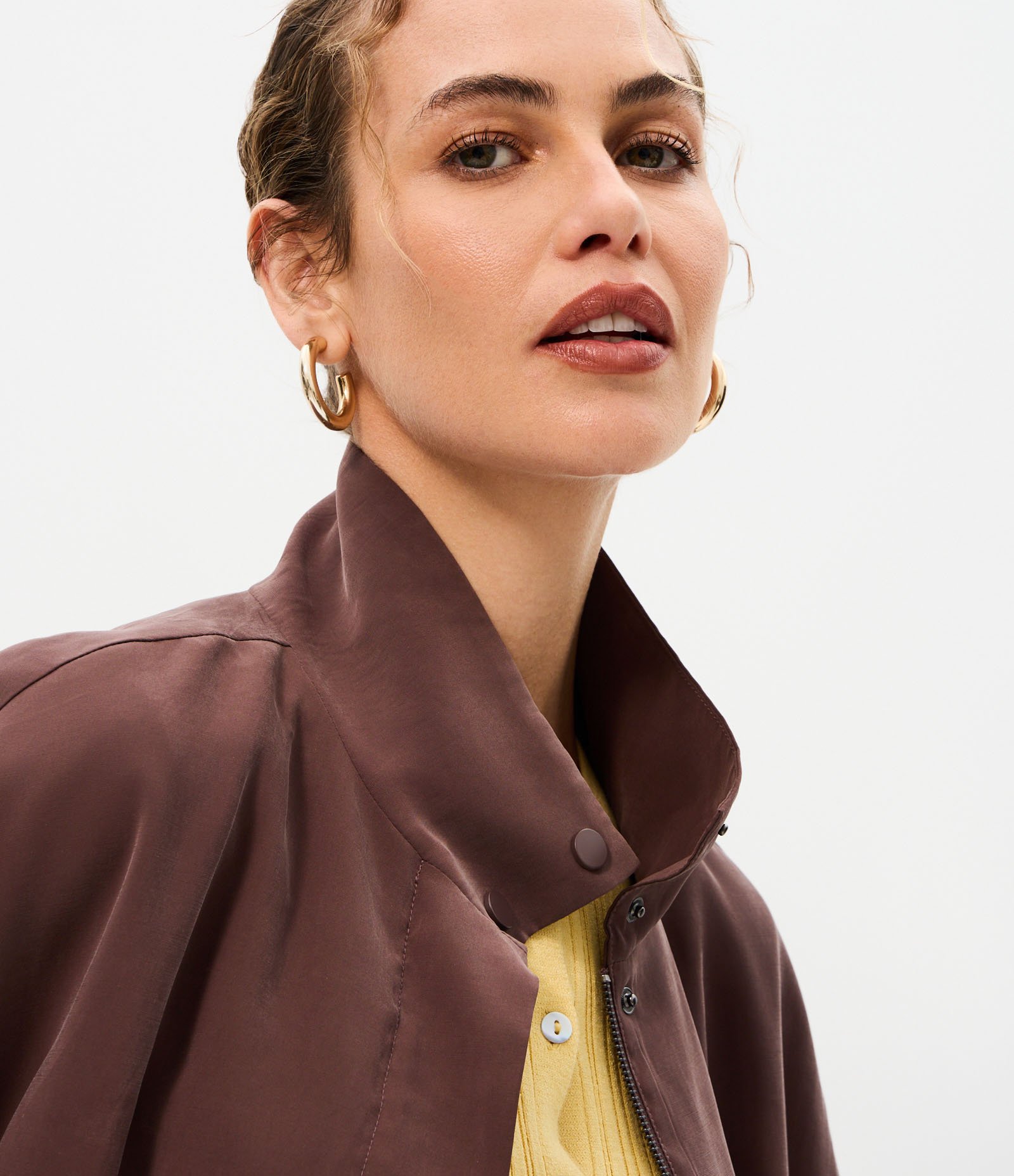 Jaqueta Oversized com Gola Alta e Bolsos Laterais Marrom 3