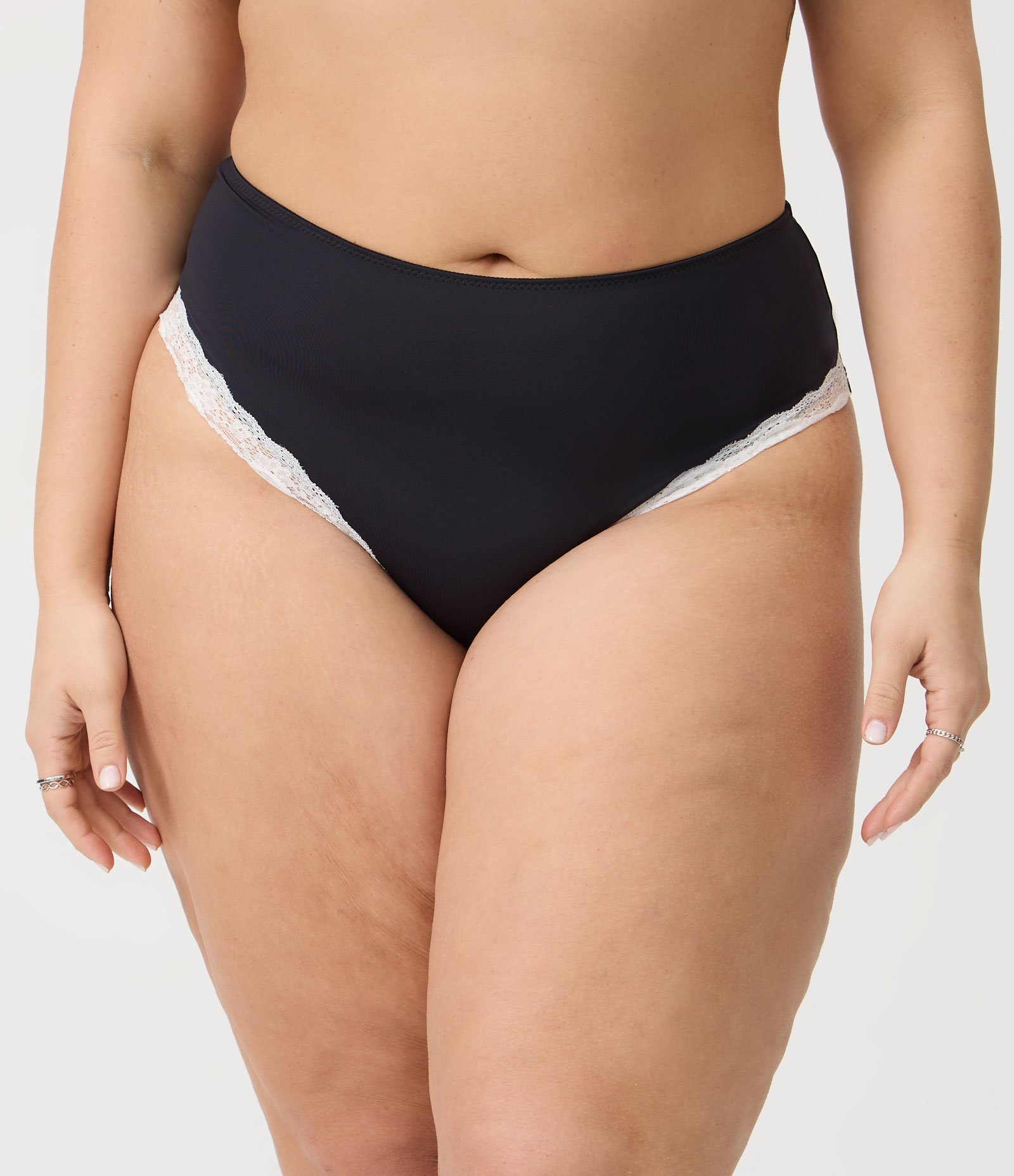 Calcinha Hot Pants com Renda Curve & Plus Size Preto 2