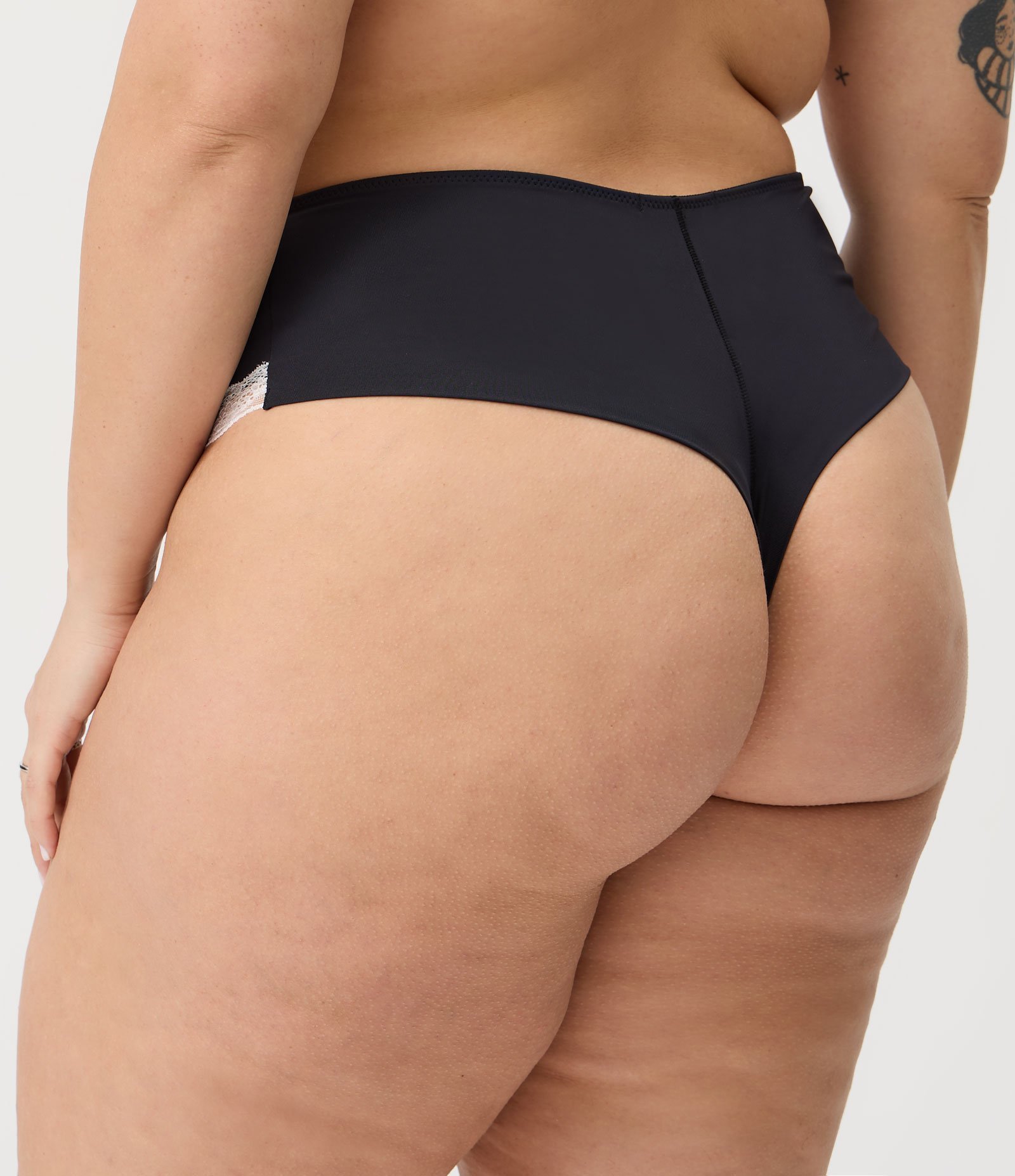 Calcinha Hot Pants com Renda Curve & Plus Size Preto 4