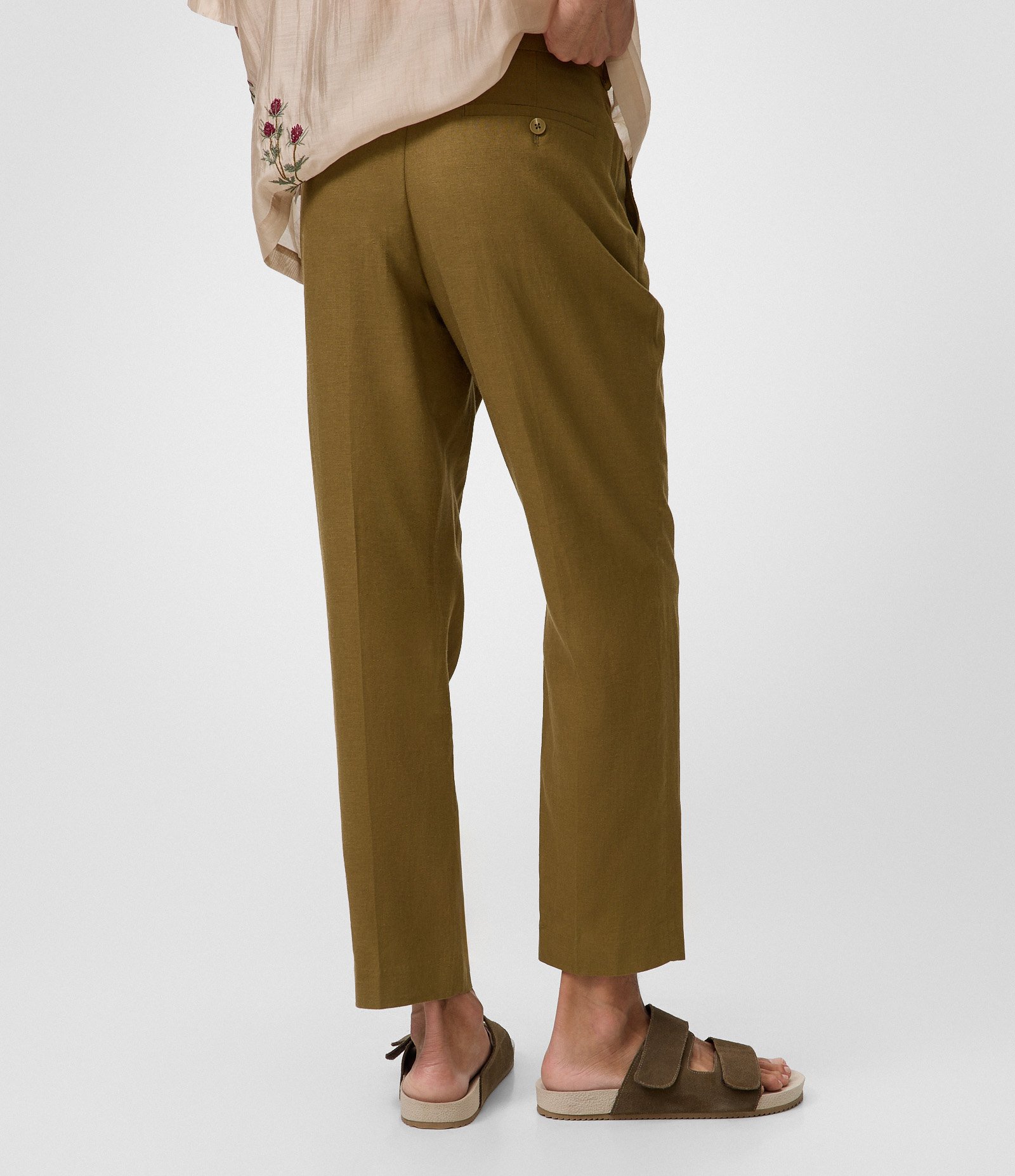 Calça Relaxed Alfaiatada em Viscolinho Verde 3