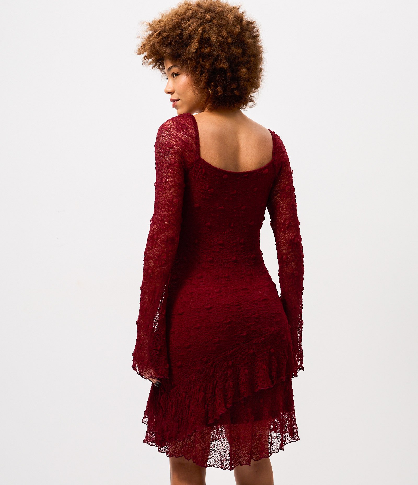 Vestido Curto em Renda com Manga Longa e Babados Bordô 4