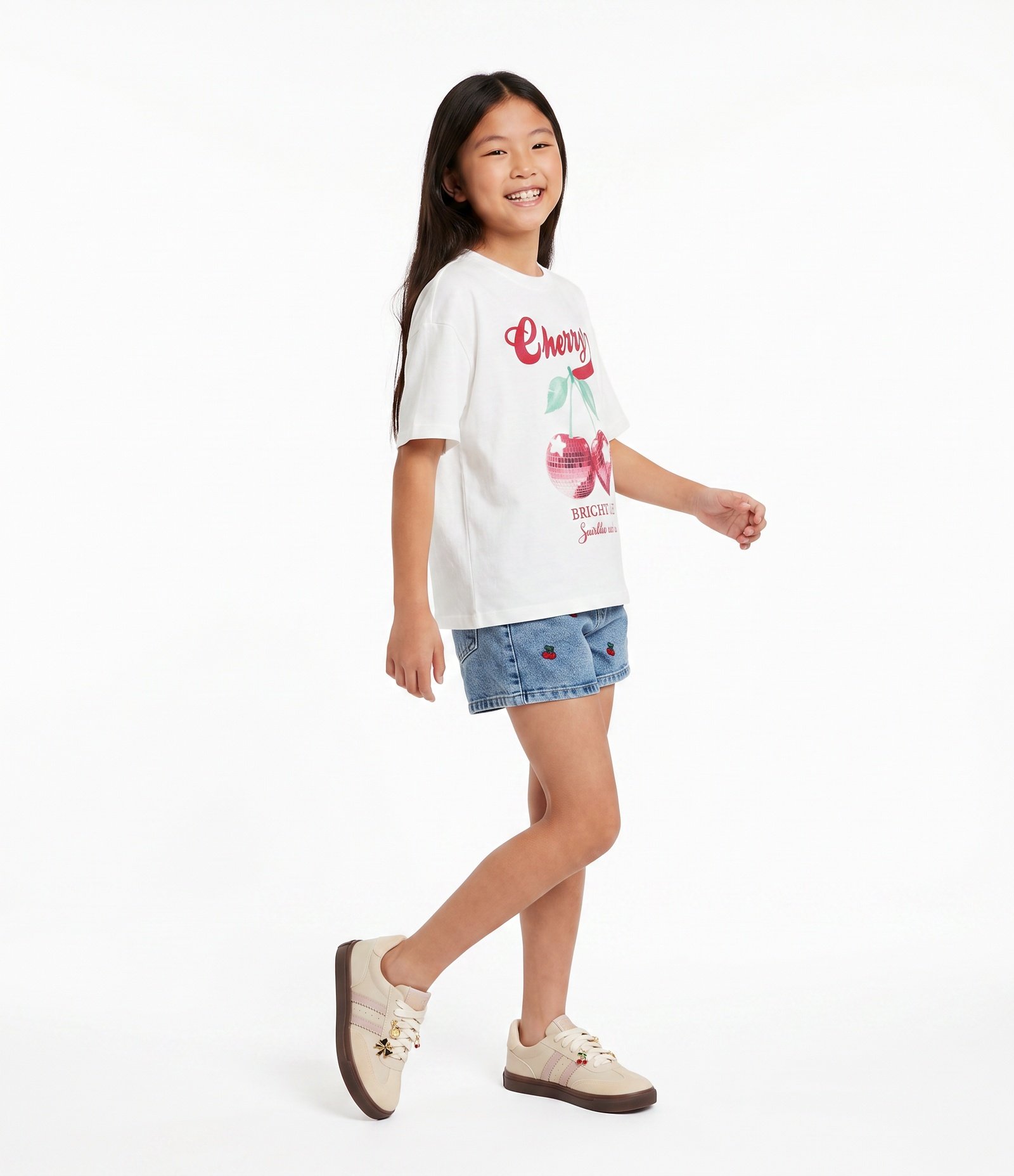 Short Infantil em Jeans com Bordado de Cerejas - Tam 5 a 14 Anos Azul 2