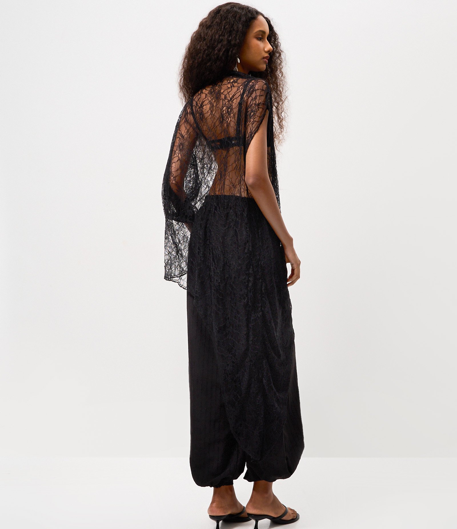 Blusa de Renda Assimétrica Super Longa Preto 4