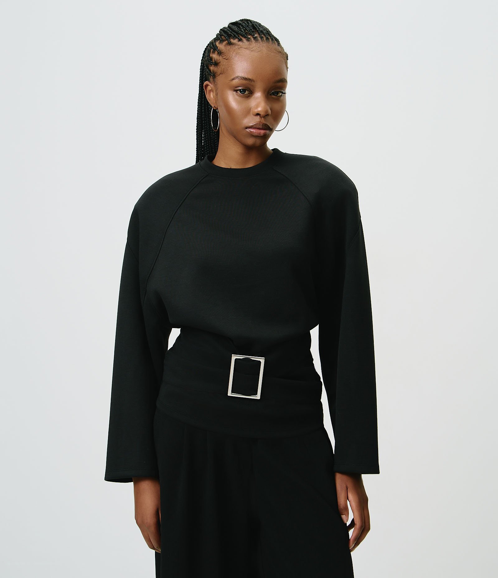 Blusa Moletom Alongada com Faixa Transpassada e Fivela Preto 1