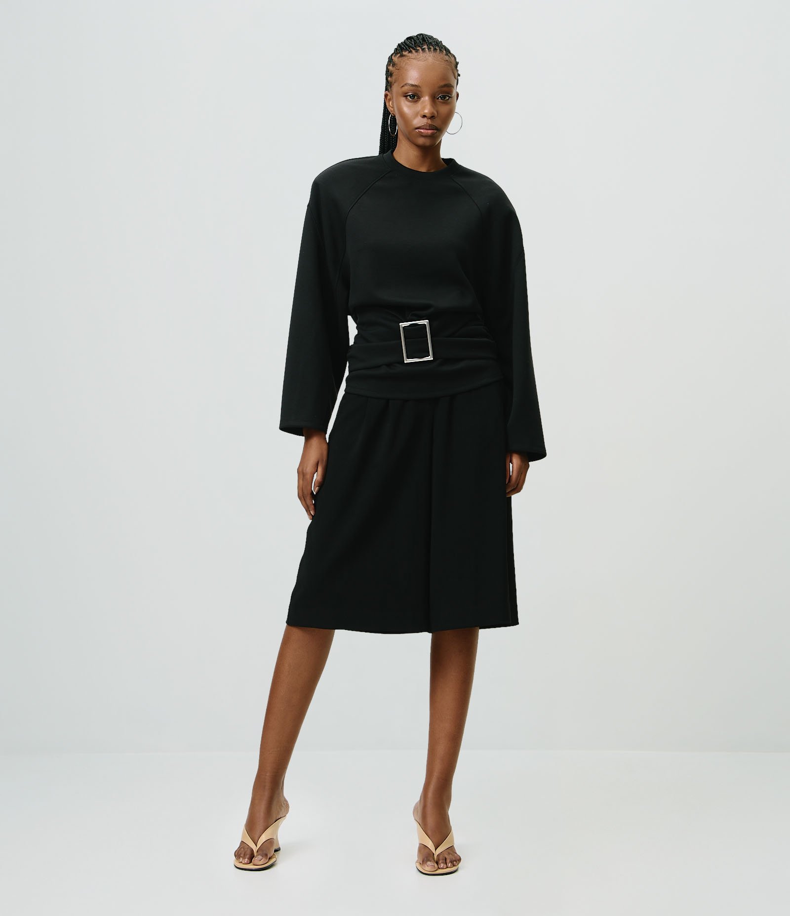Blusa Moletom Alongada com Faixa Transpassada e Fivela Preto 2