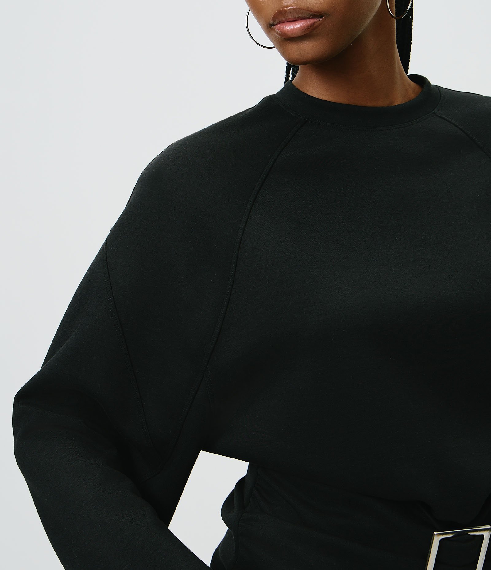 Blusa Moletom Alongada com Faixa Transpassada e Fivela Preto 3