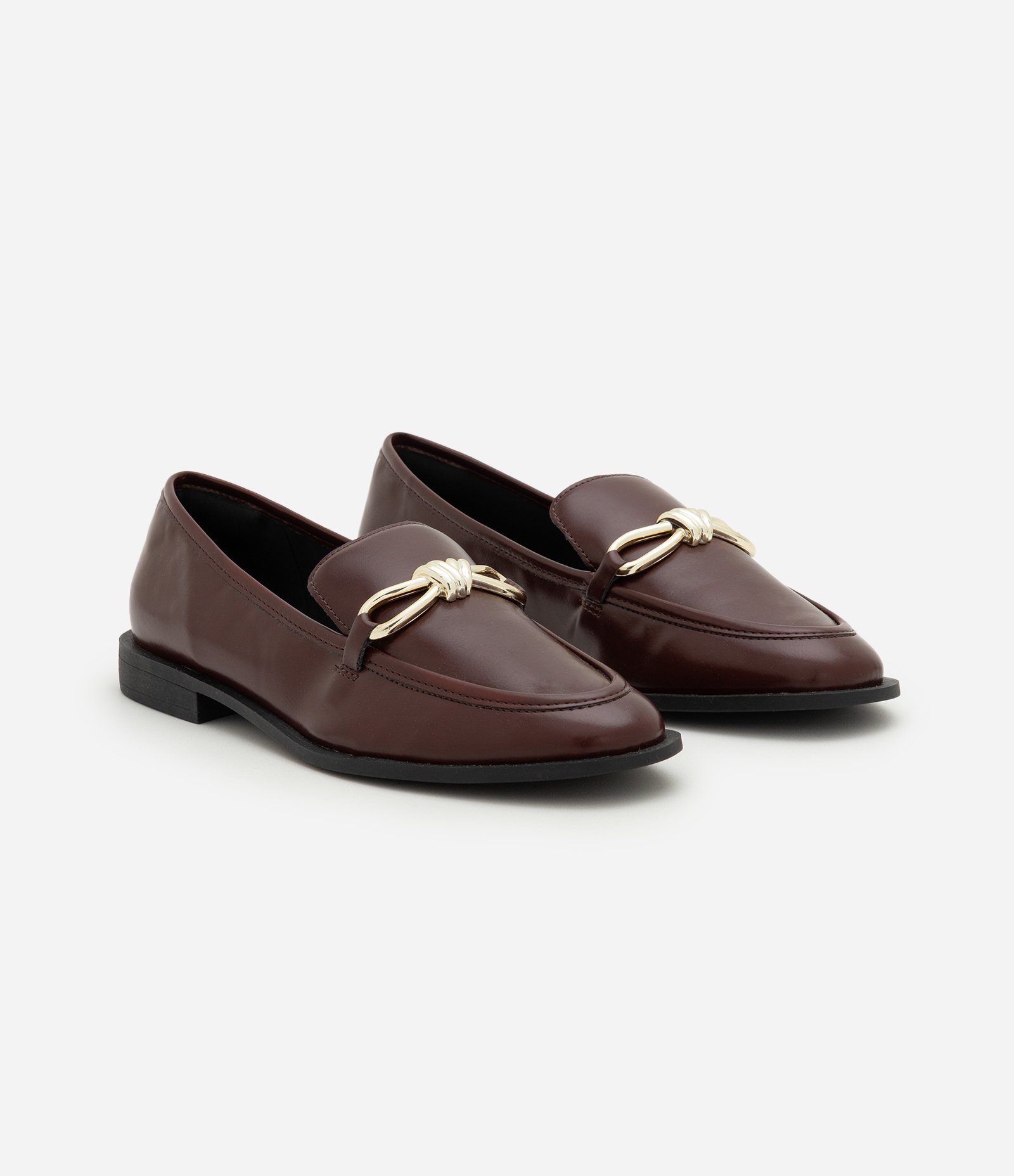 Sapato Mocassim em PU com Detalhe Metálico Bordô 2