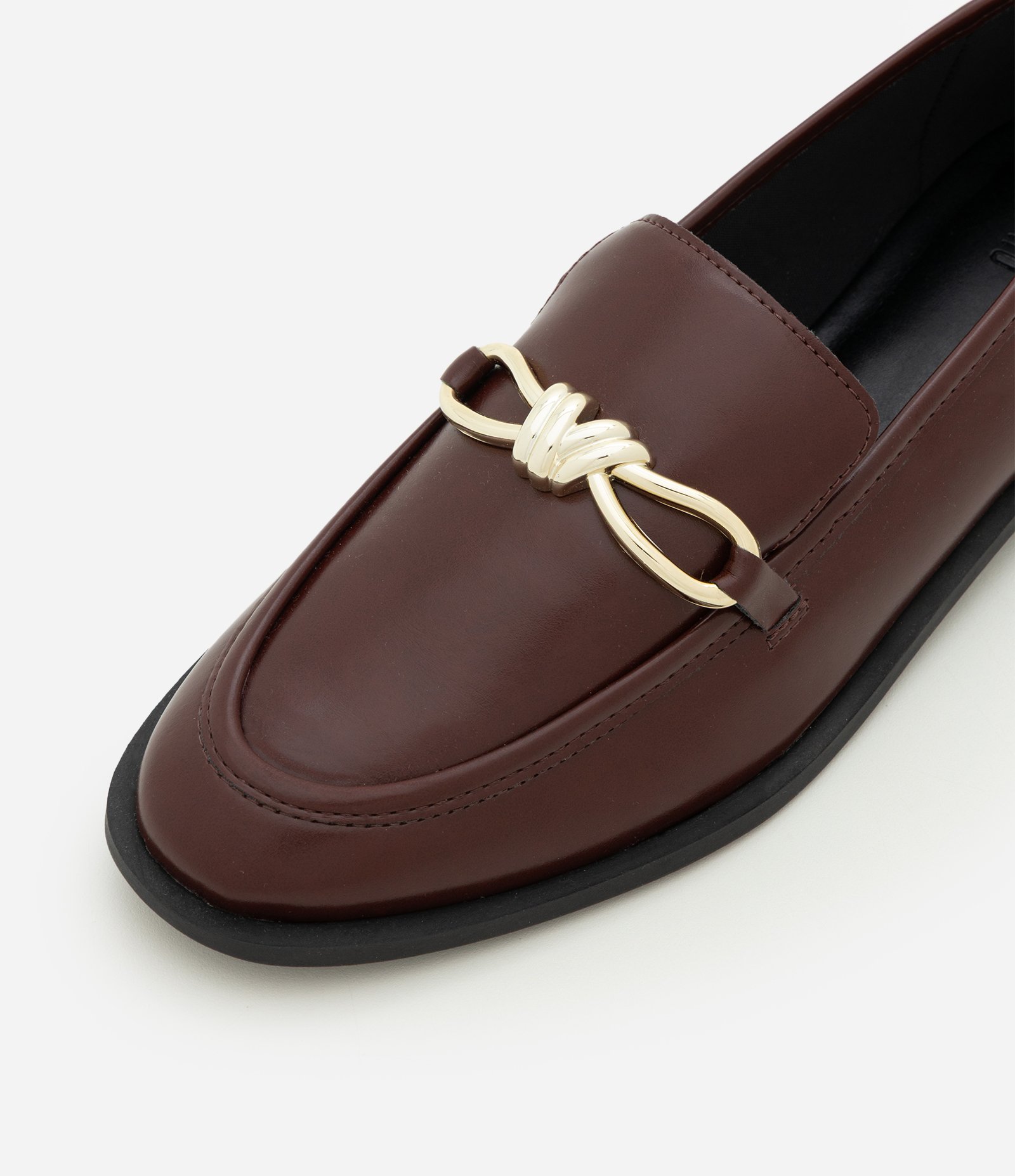 Sapato Mocassim em PU com Detalhe Metálico Bordô 5