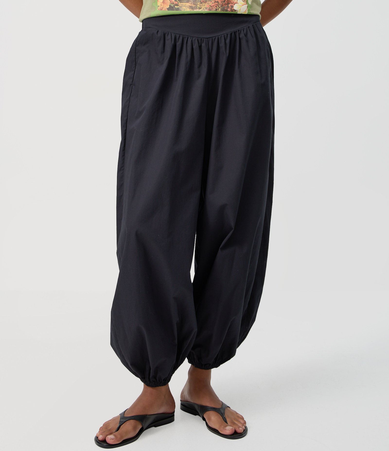 Calça Balloon em Tricoline com Barra Ajustada Preto 2