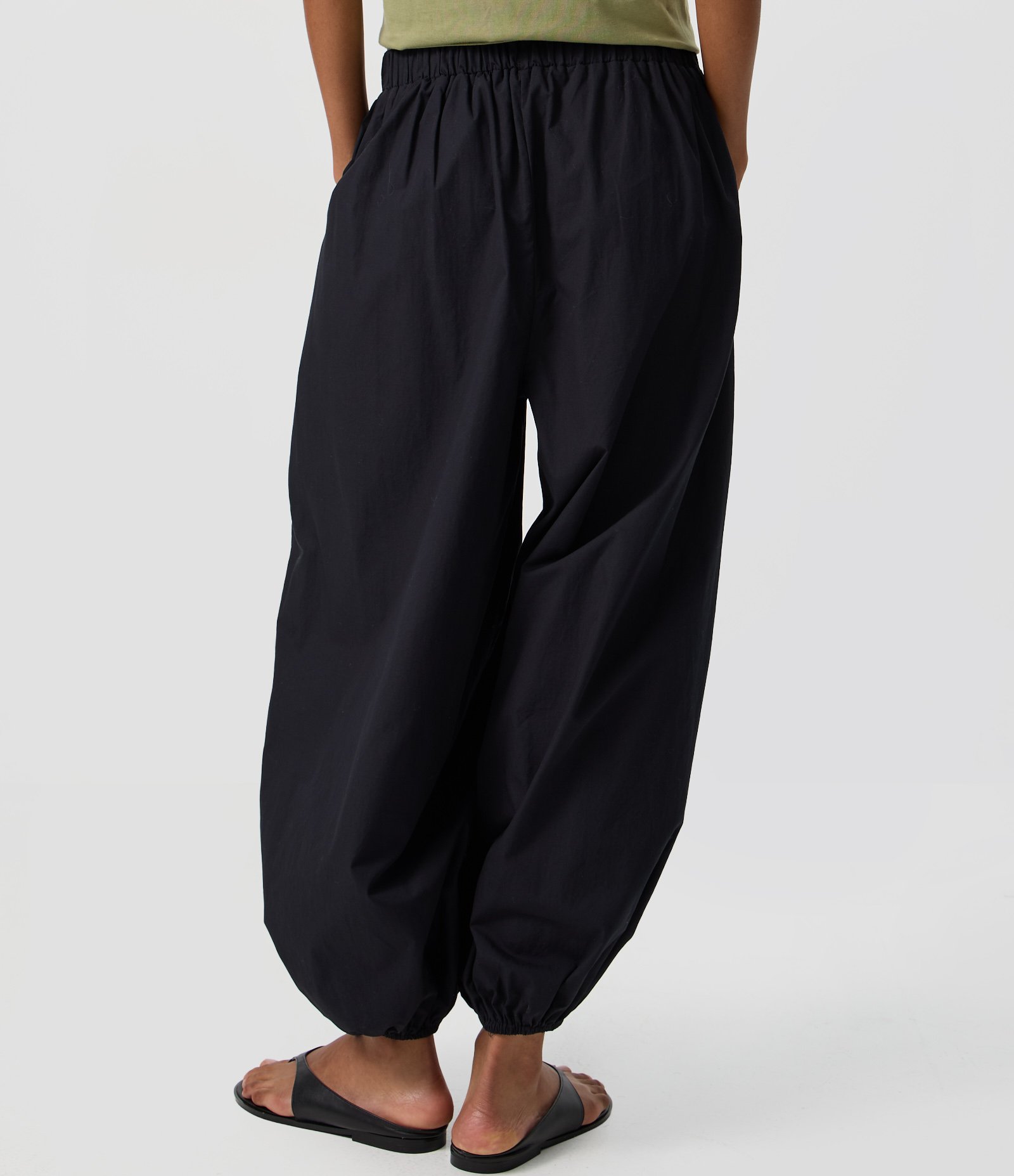 Calça Balloon em Tricoline com Barra Ajustada Preto 4