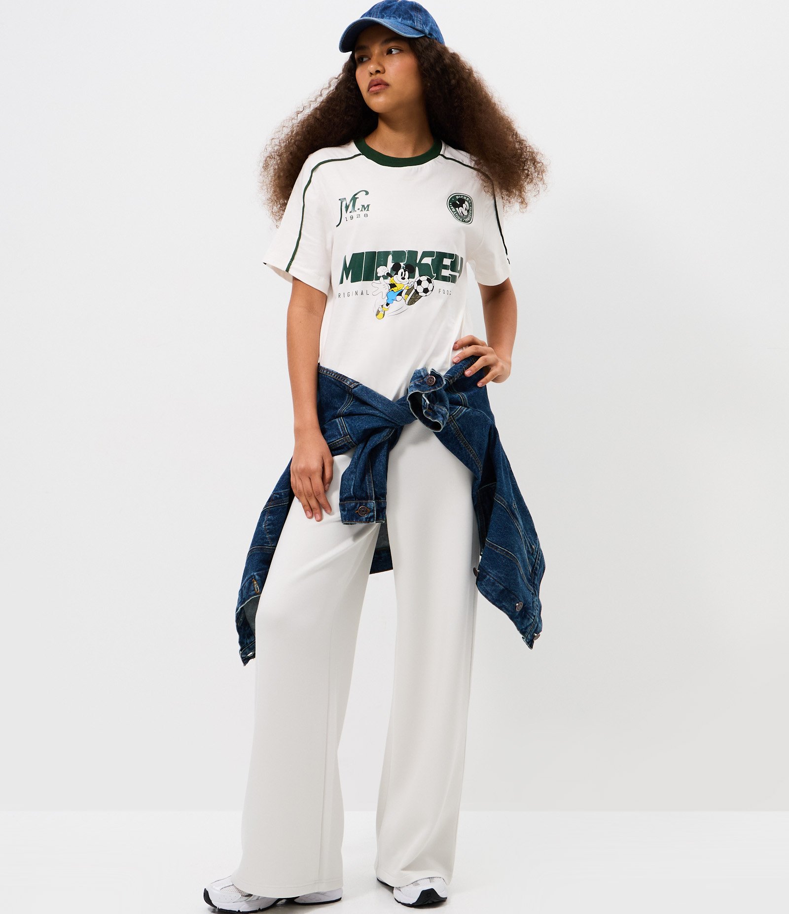 Camiseta Boxy em Algodão com Estampa Esportiva Mickey e Detalhes Contrastantes Branco 2