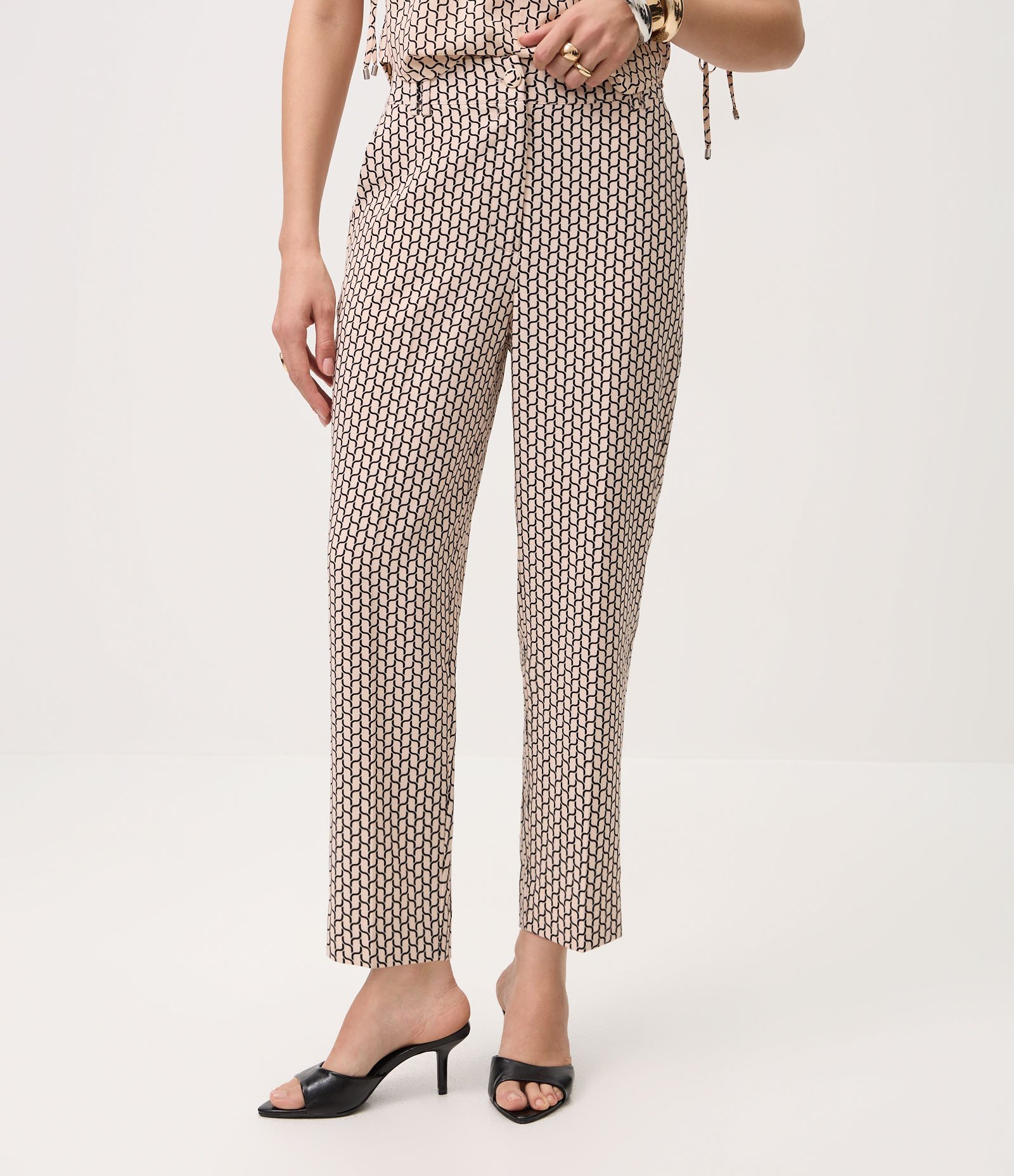Calça Cenoura em Crepe com Cós Elástico e Estampa Geométrica Rosa Claro 3