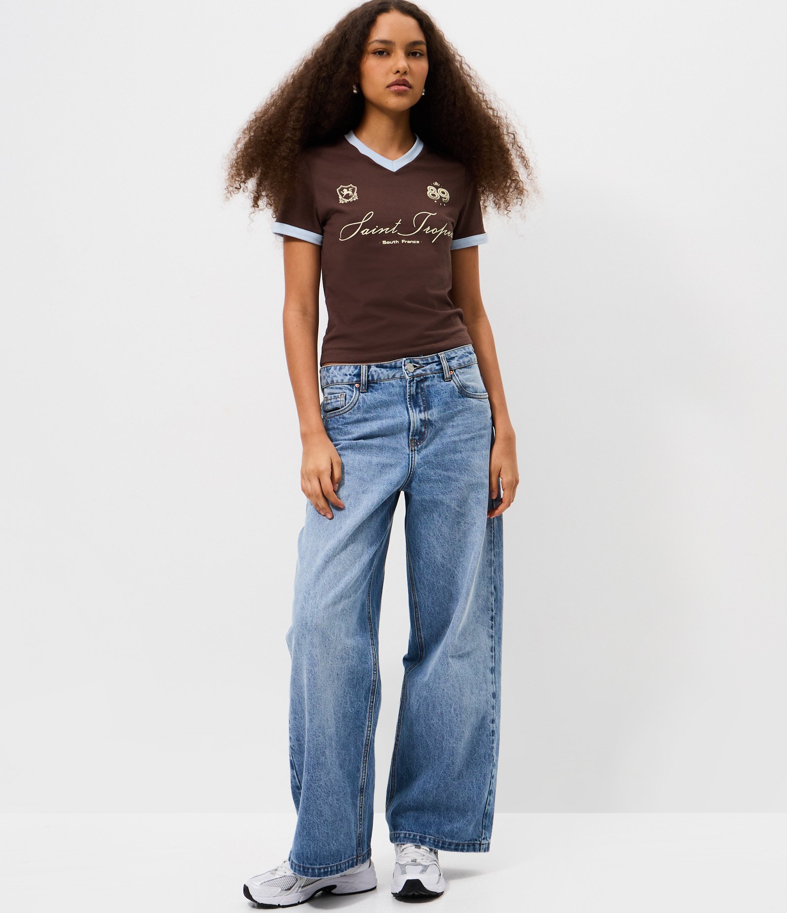 Camiseta em Algodão com Lettering Saint Tropez e Detalhes Contrastantes Marrom 2