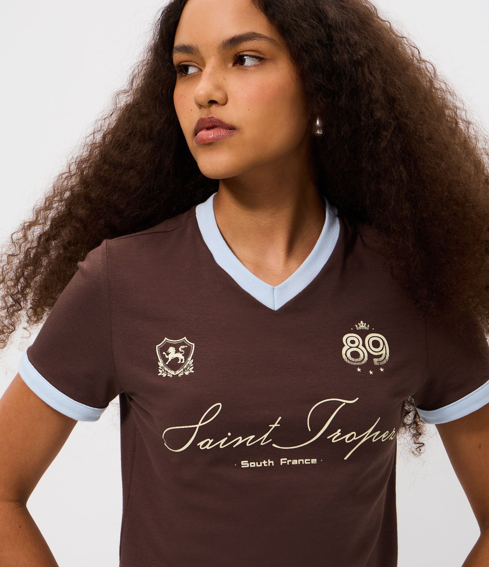 Camiseta em Algodão com Lettering Saint Tropez e Detalhes Contrastantes Marrom 3