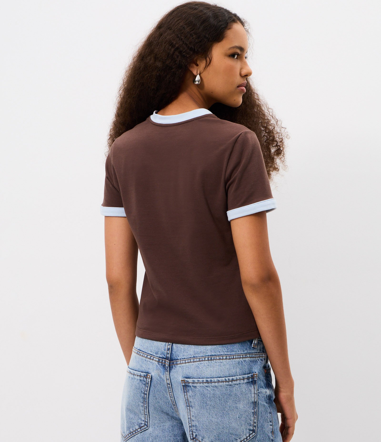 Camiseta em Algodão com Lettering Saint Tropez e Detalhes Contrastantes Marrom 4