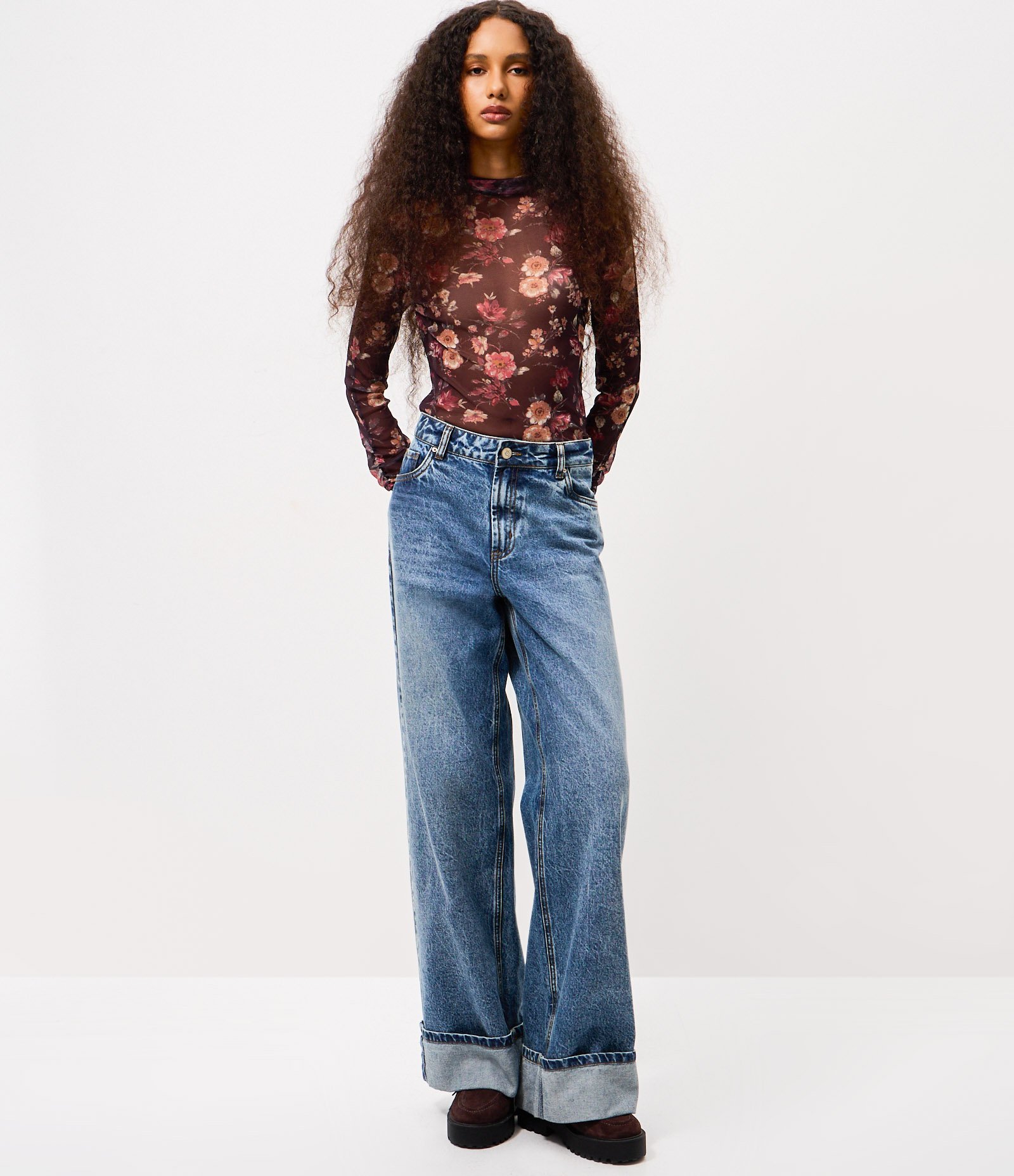 Blusa em Tule Estampado com Puxadinho na Manga Cinza 2