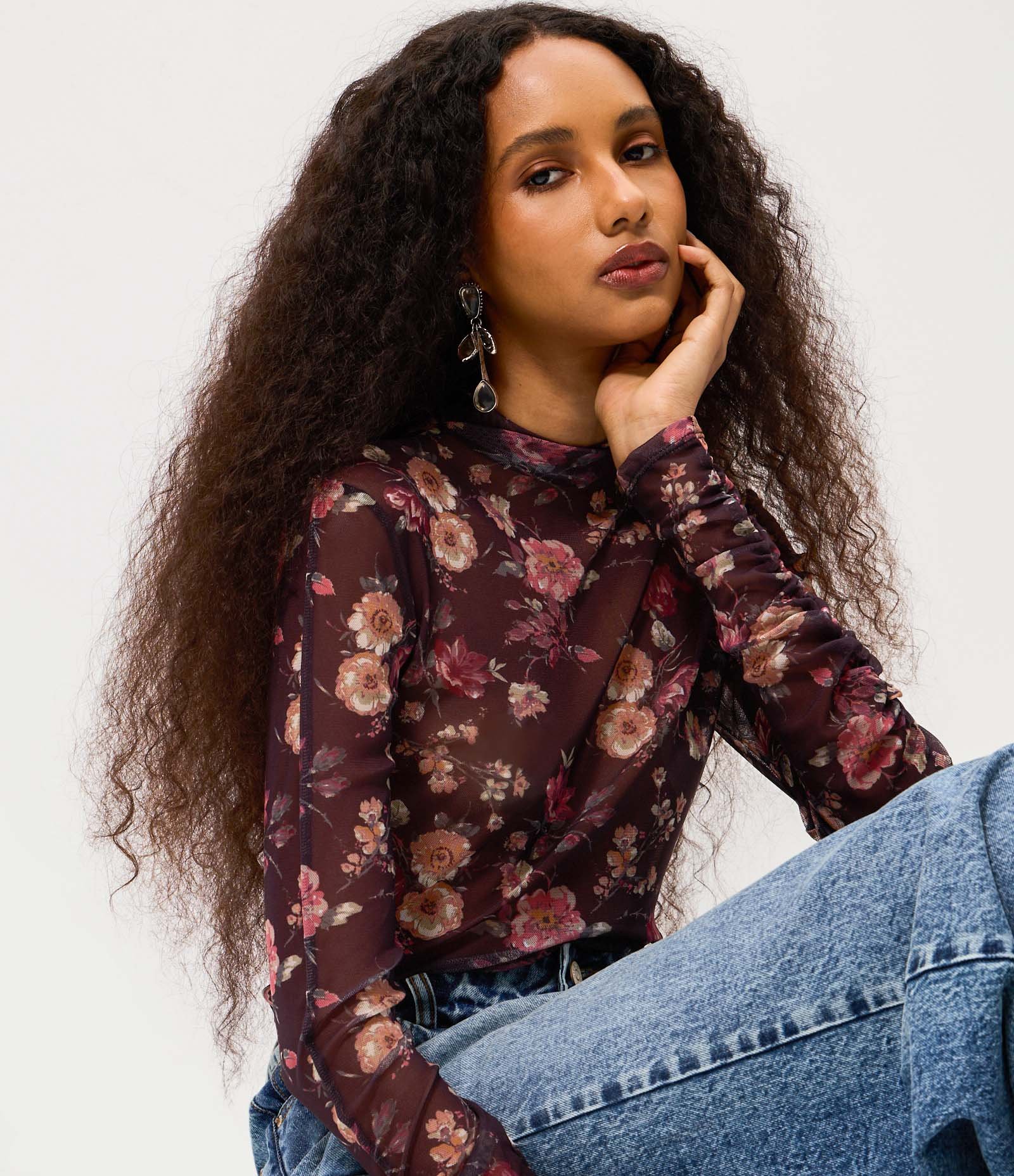 Blusa em Tule Estampado com Puxadinho na Manga Cinza 3