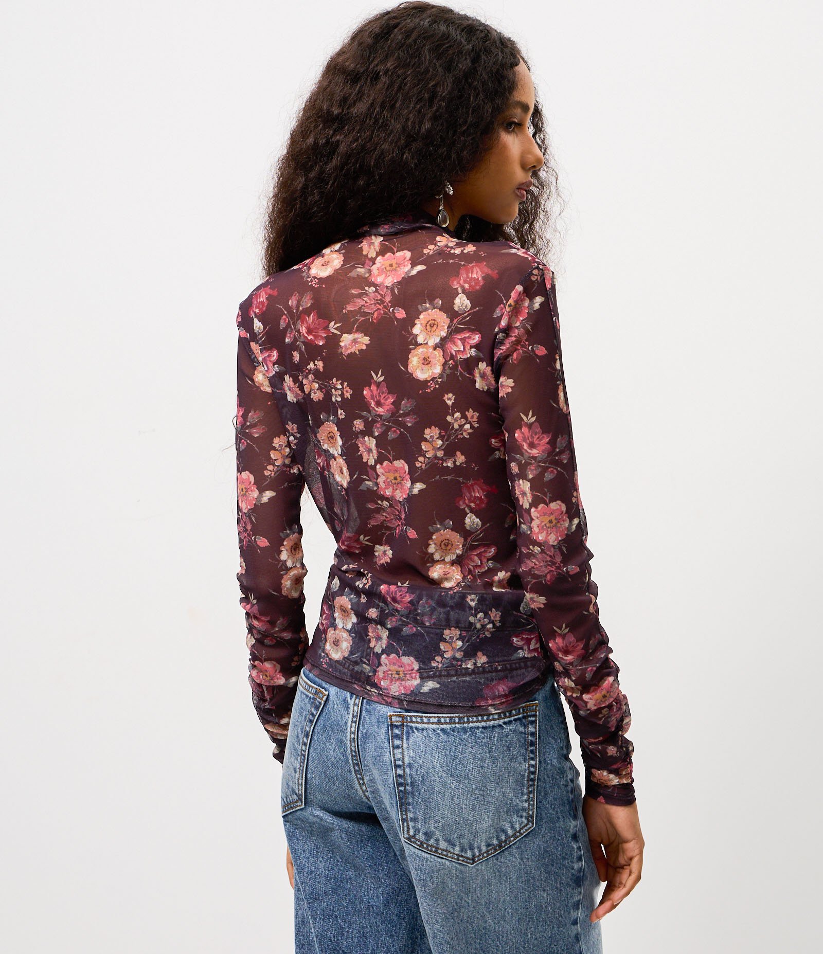 Blusa em Tule Estampado com Puxadinho na Manga Cinza 4