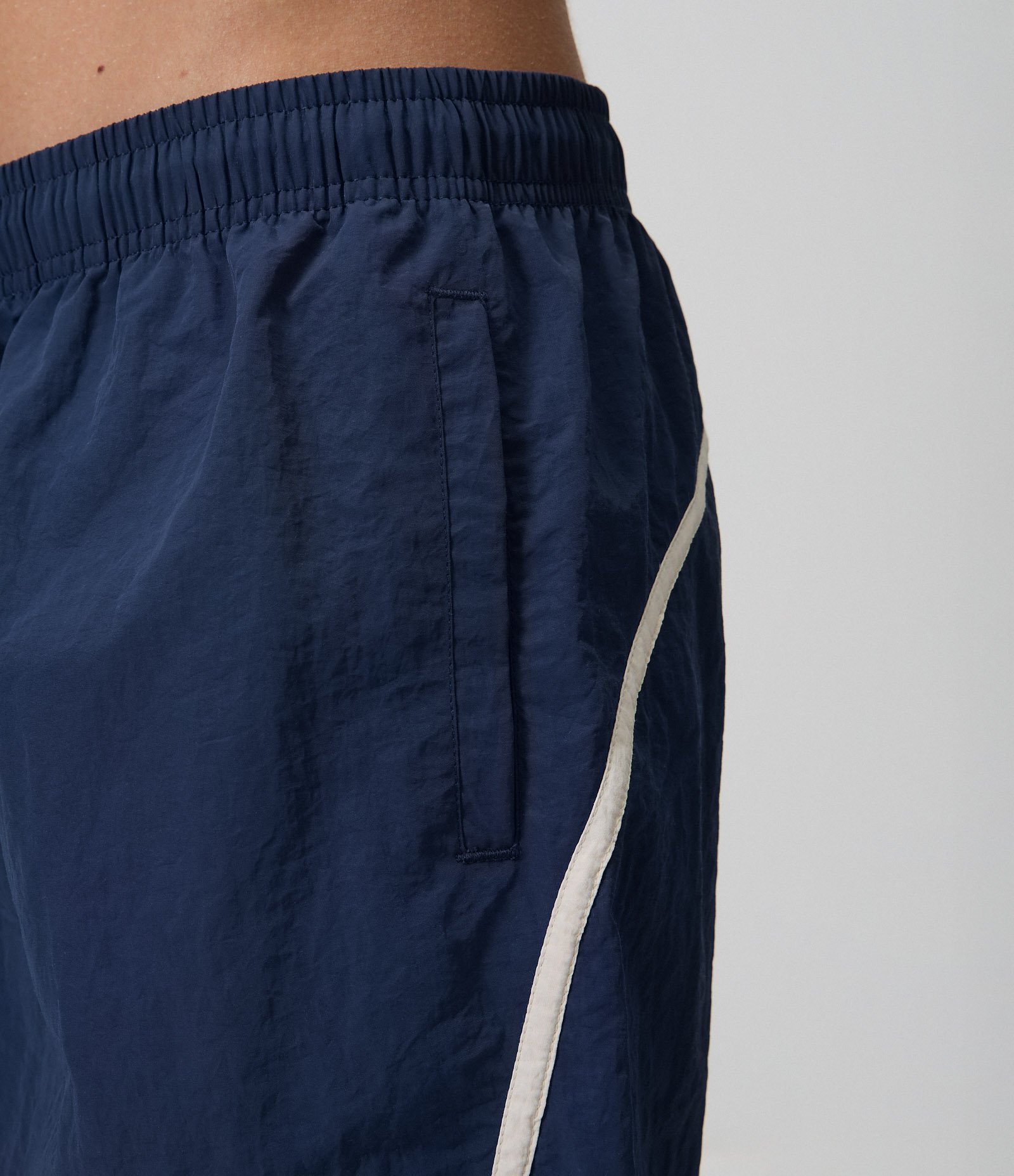 Bermuda de Banho em Poliamida com Linha Lateral Azul 4