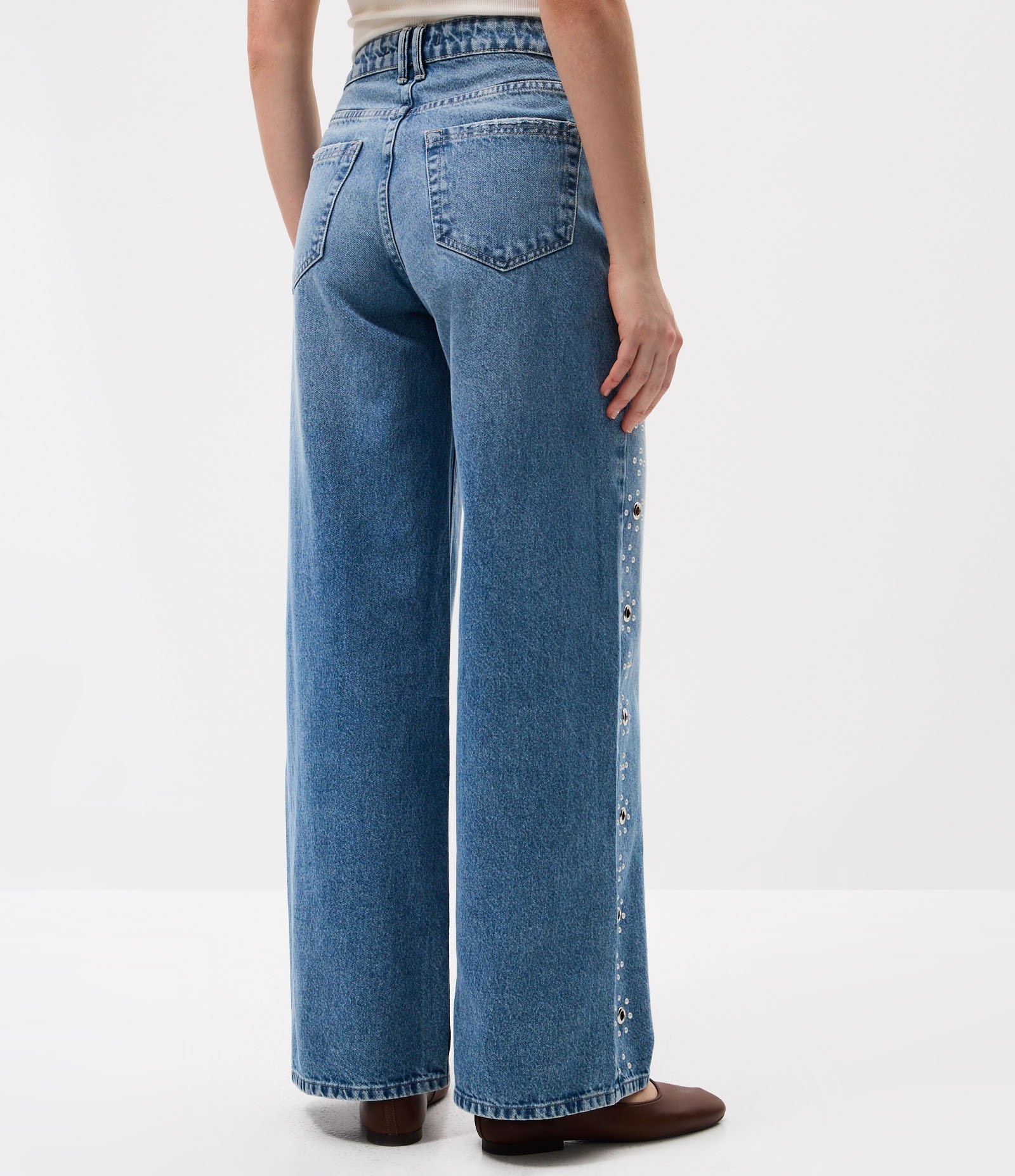 Calça Wide Leg em Jeans com Cintura Baixa e Ilhós na Lateral Azul 4