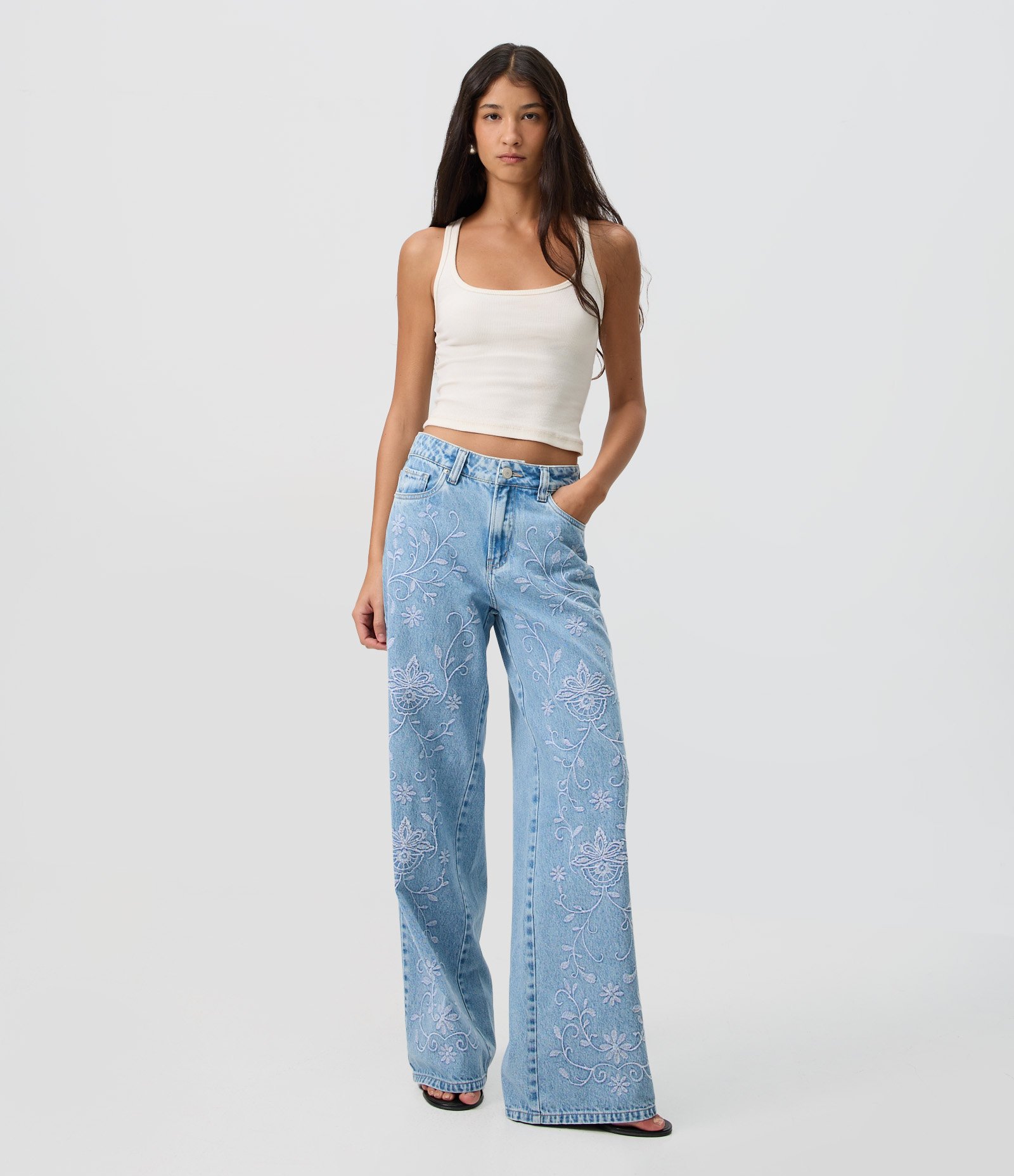 Calça Wide Leg Jeans com Cintura Média e Bordado Floral Azul 1