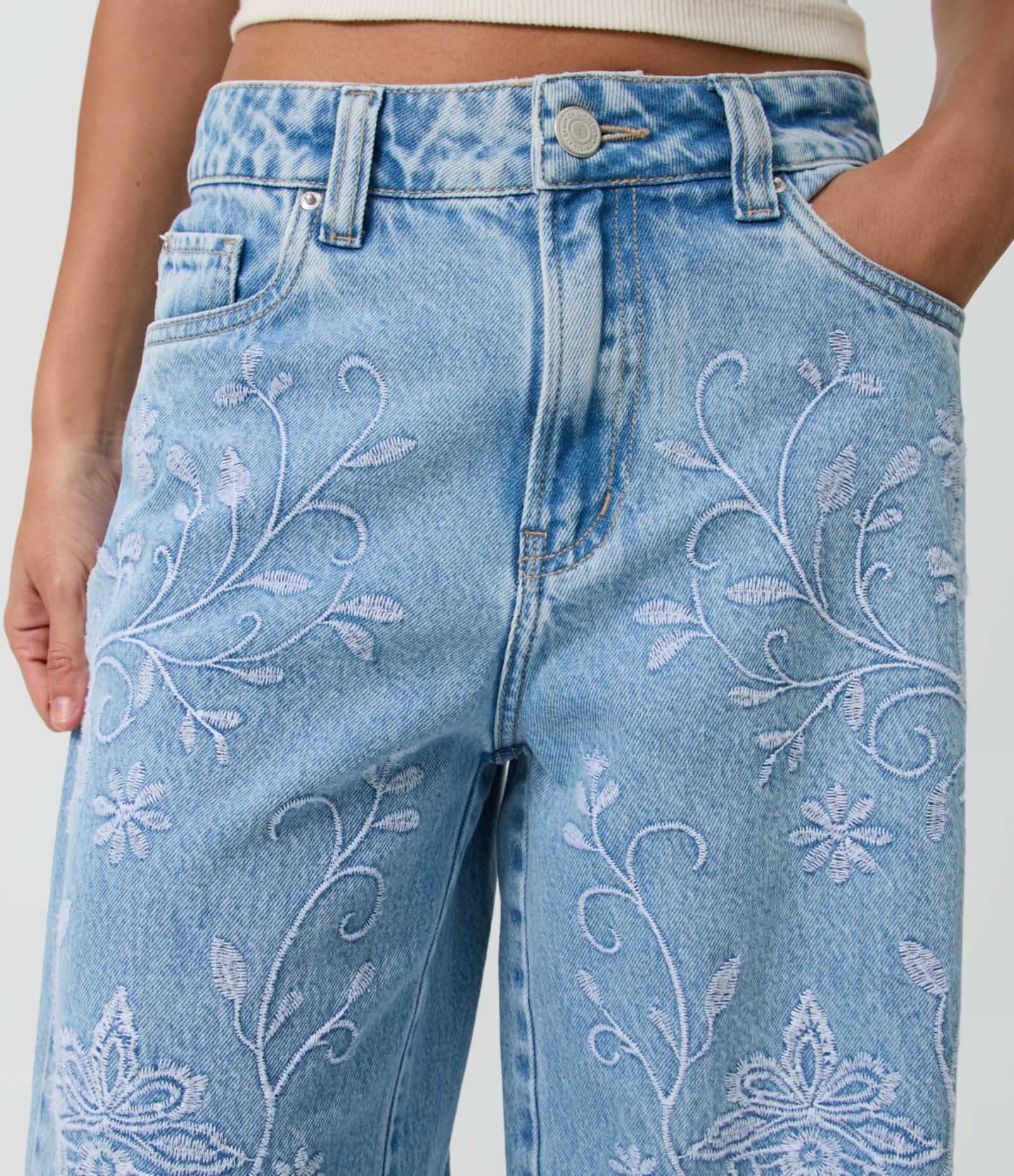 Calça Wide Leg Jeans com Cintura Média e Bordado Floral Azul 3