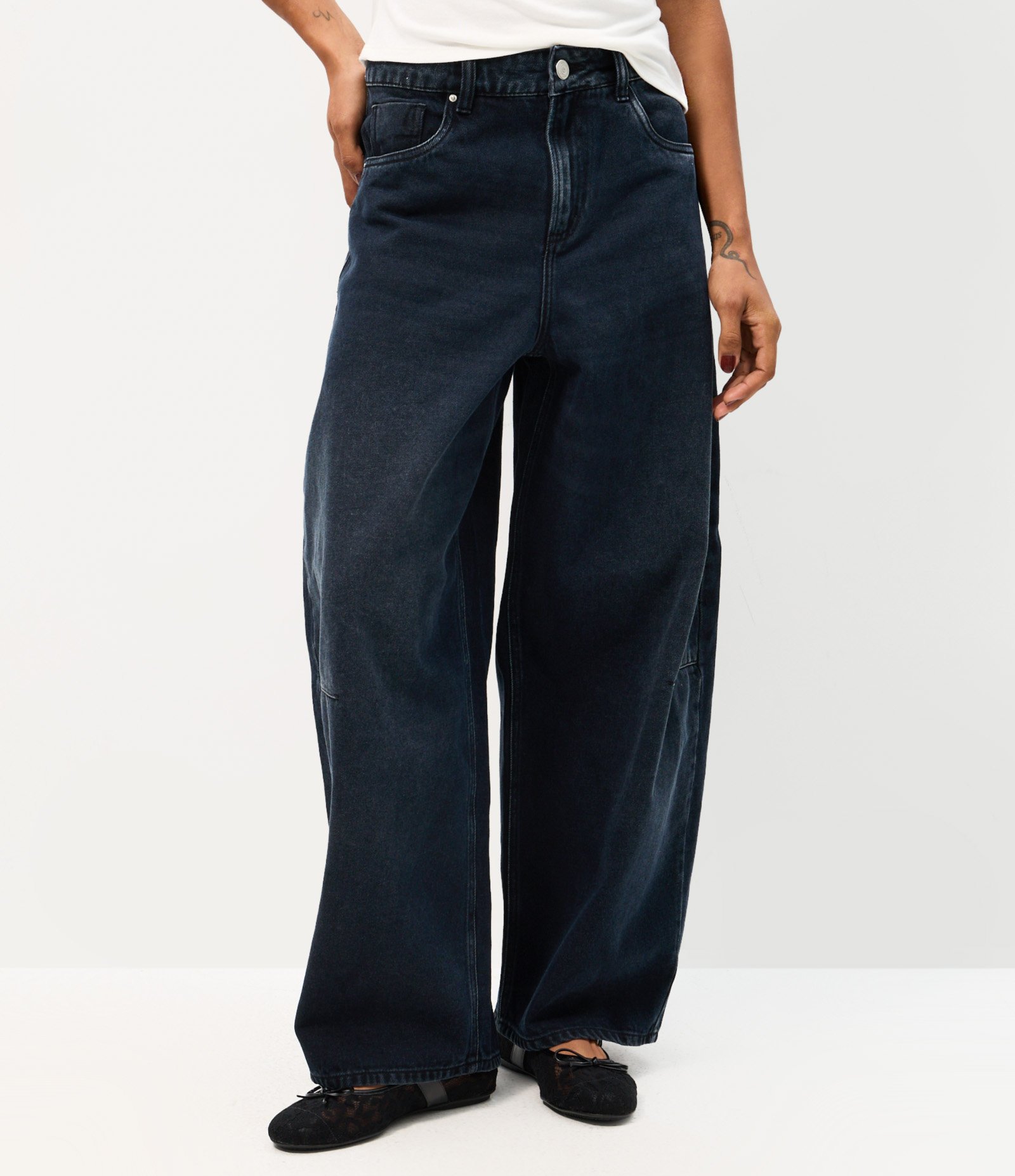 Calça Barrel Jeans com Cintura Alta e Lavagem Estonada Preto 2