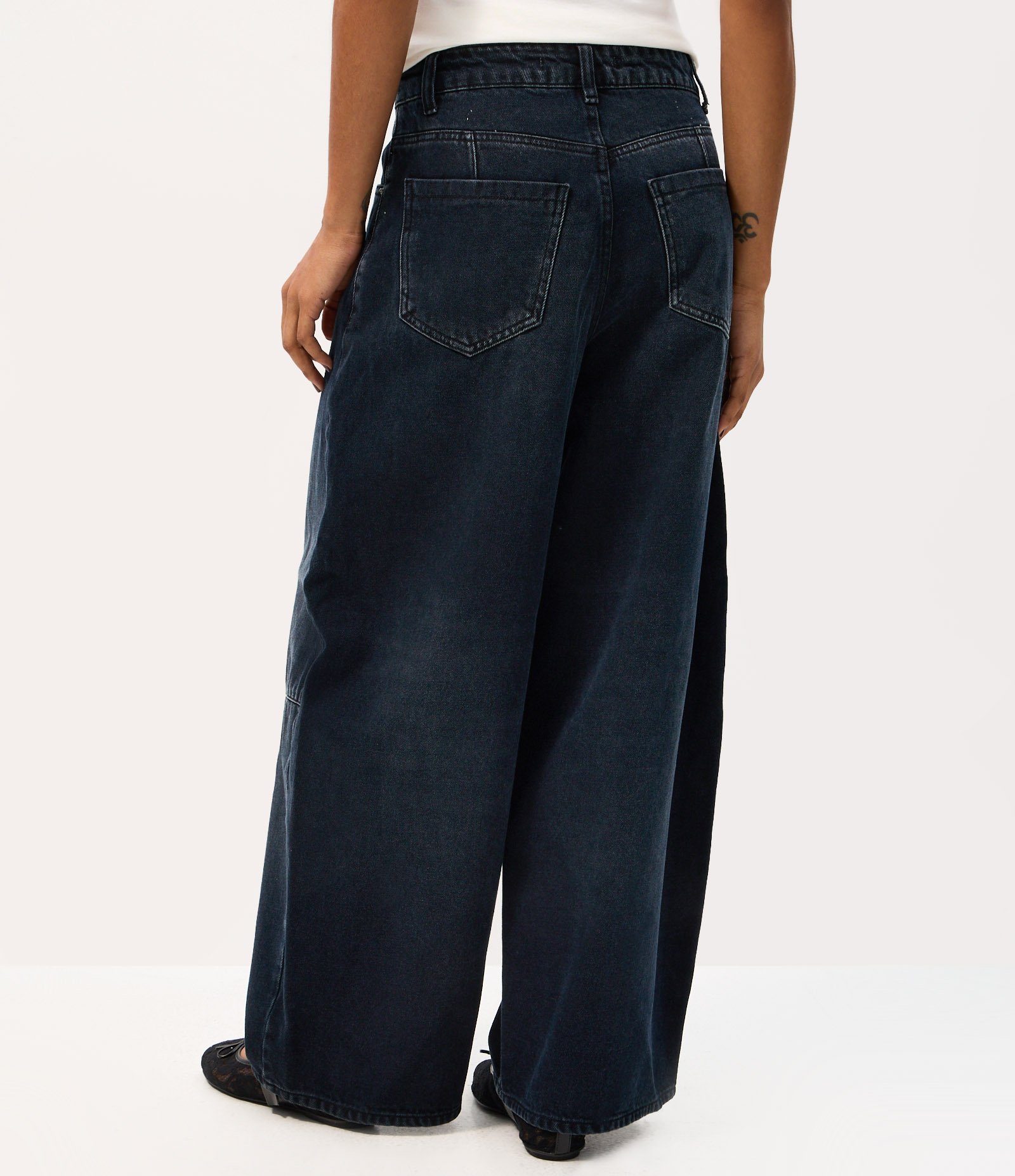 Calça Barrel Jeans com Cintura Alta e Lavagem Estonada Preto 4