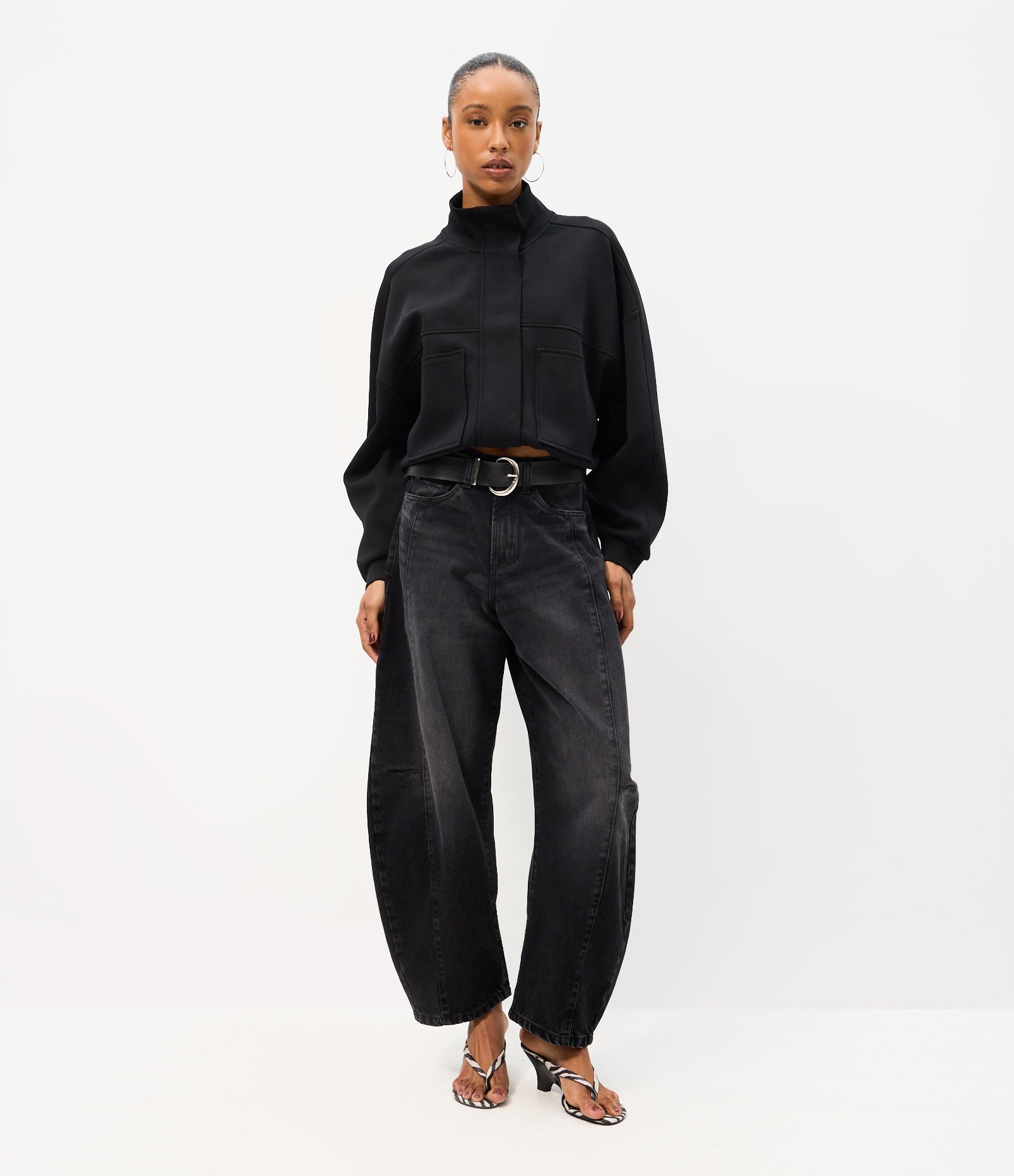 Calça Baggy Balloon em Jeans com Cinto em PU Preto 1