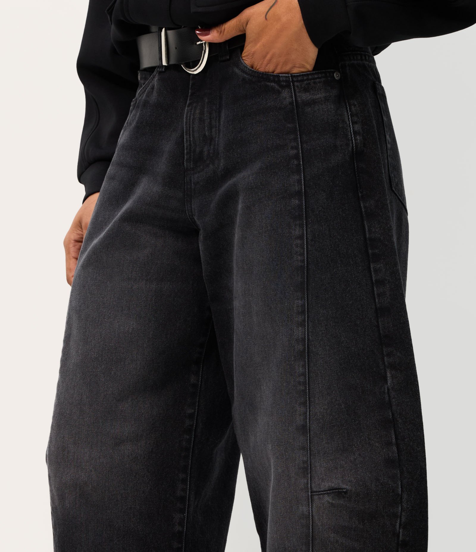 Calça Baggy Balloon em Jeans com Cinto em PU Preto 3