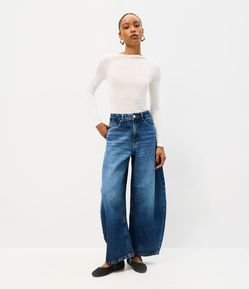 Calça Barrel em Jeans com Cintura Alta e Recortes Laterais