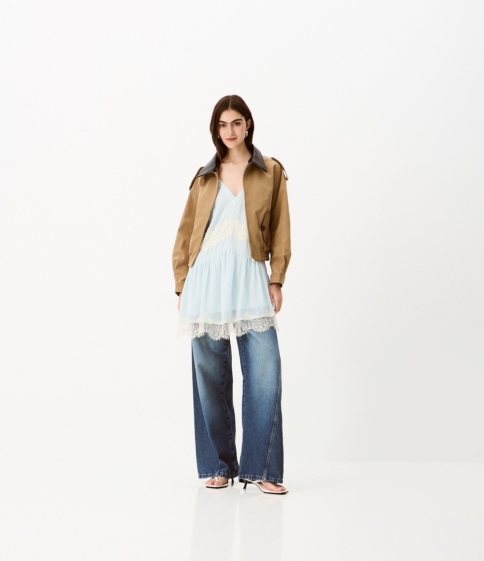 Calça Wide em Jeans com Cós Dobrado e Lateral Deslocada Azul 2