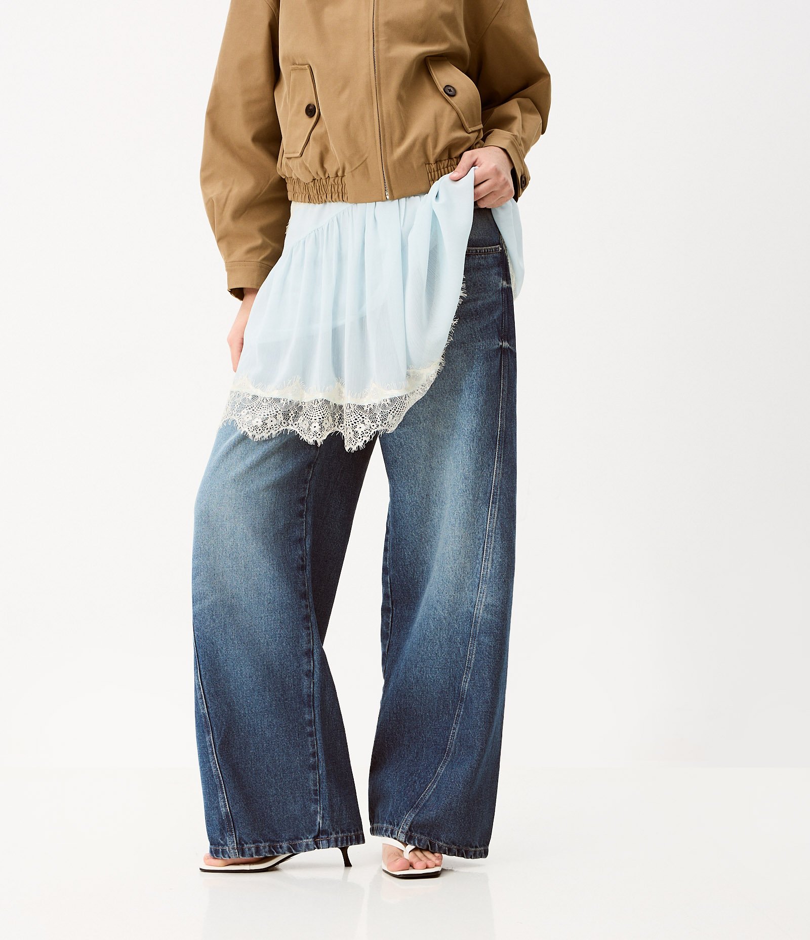Calça Wide em Jeans com Cós Dobrado e Lateral Deslocada Azul 3