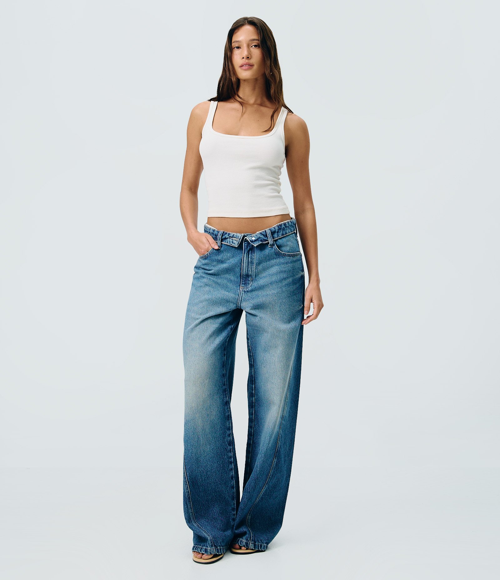 Calça Wide em Jeans com Cós Dobrado e Lateral Deslocada Azul 4