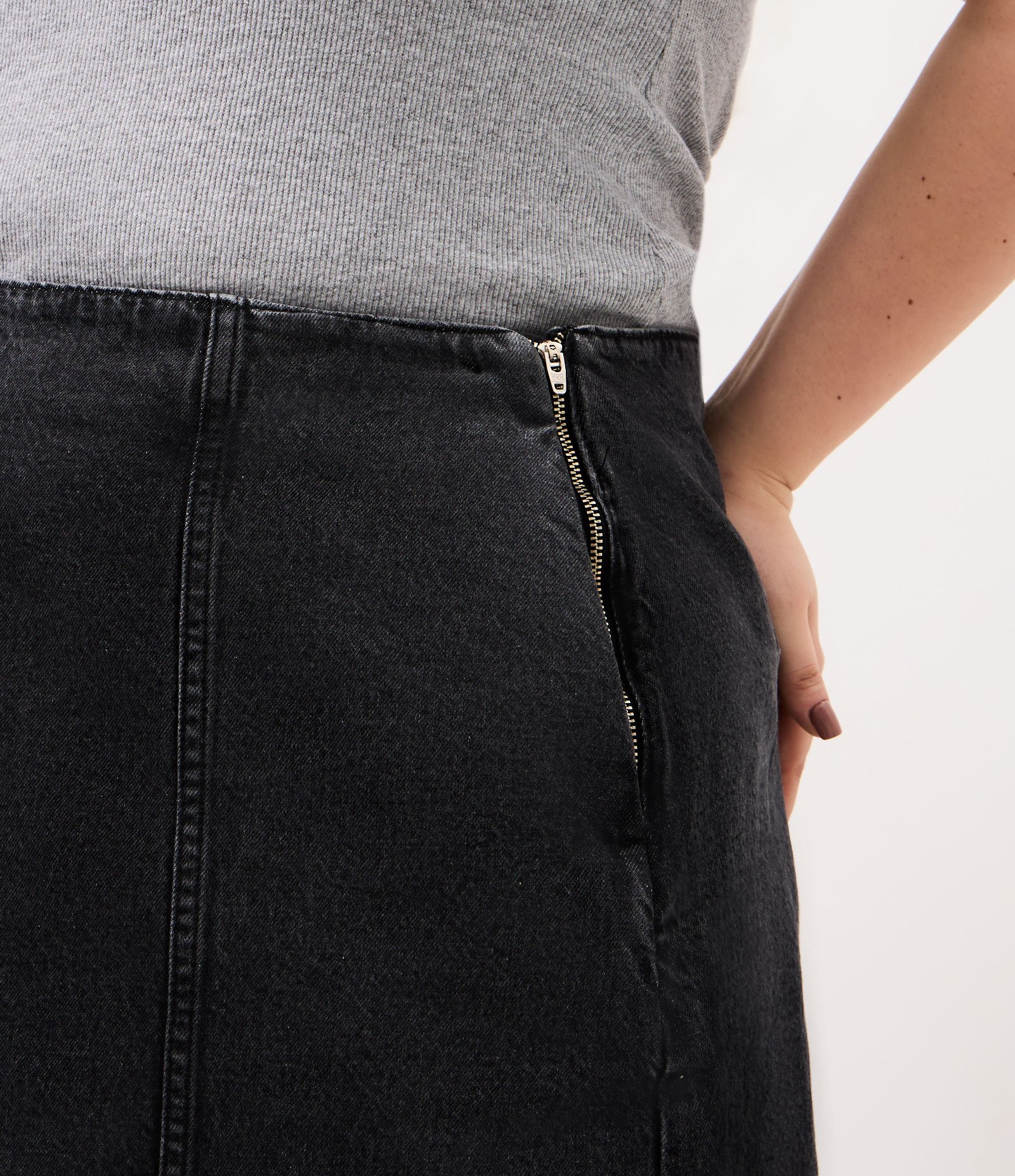 Calça Jeans Balloon com Recortes Curve & Plus Size Preto 3