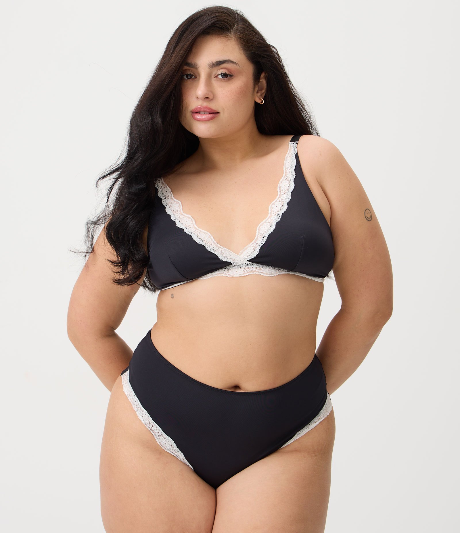 Sutiã Triangulo com Renda Contrastante Curve & Plus Size Preto 2