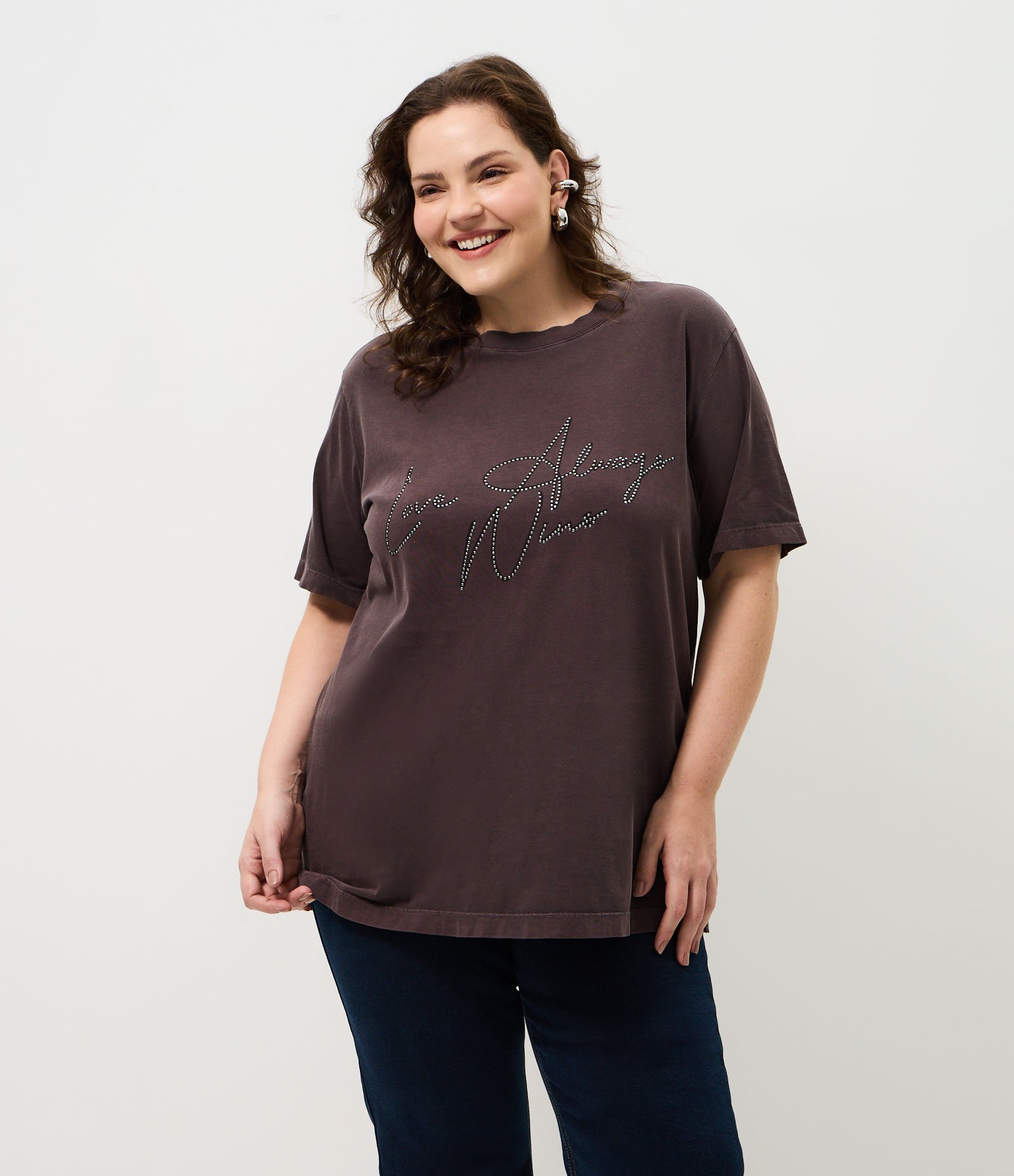 Camiseta Alongada com Estampa Love Always Wins Curve & Plus Size Preto 1
