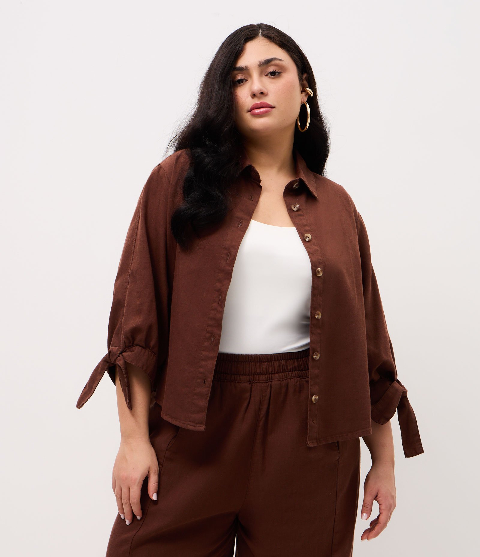 Camisa em Sarja com Amarração no Punho e Manga 7/8 Curve & Plus Size Marrom 1