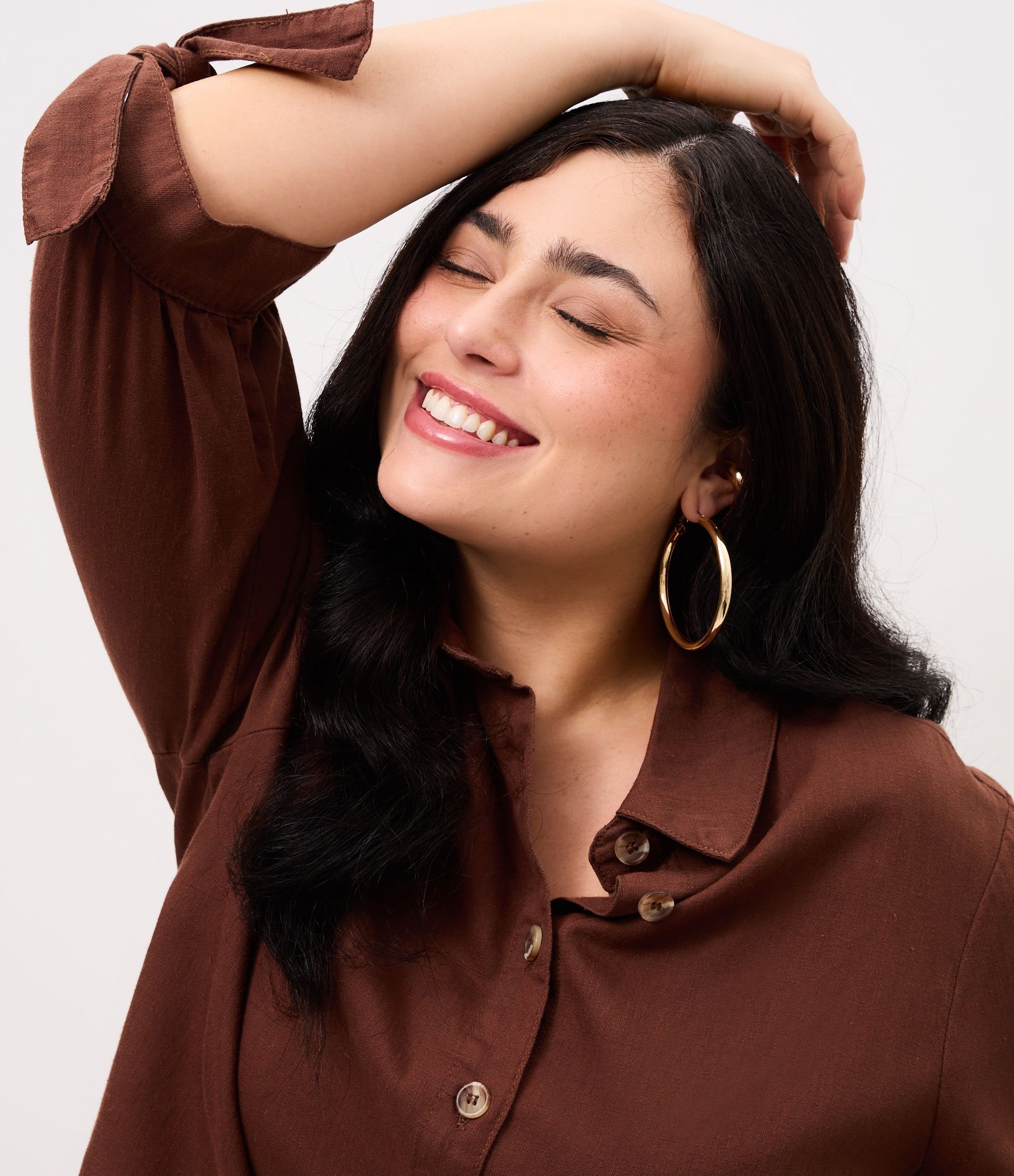 Camisa em Sarja com Amarração no Punho e Manga 7/8 Curve & Plus Size Marrom 3