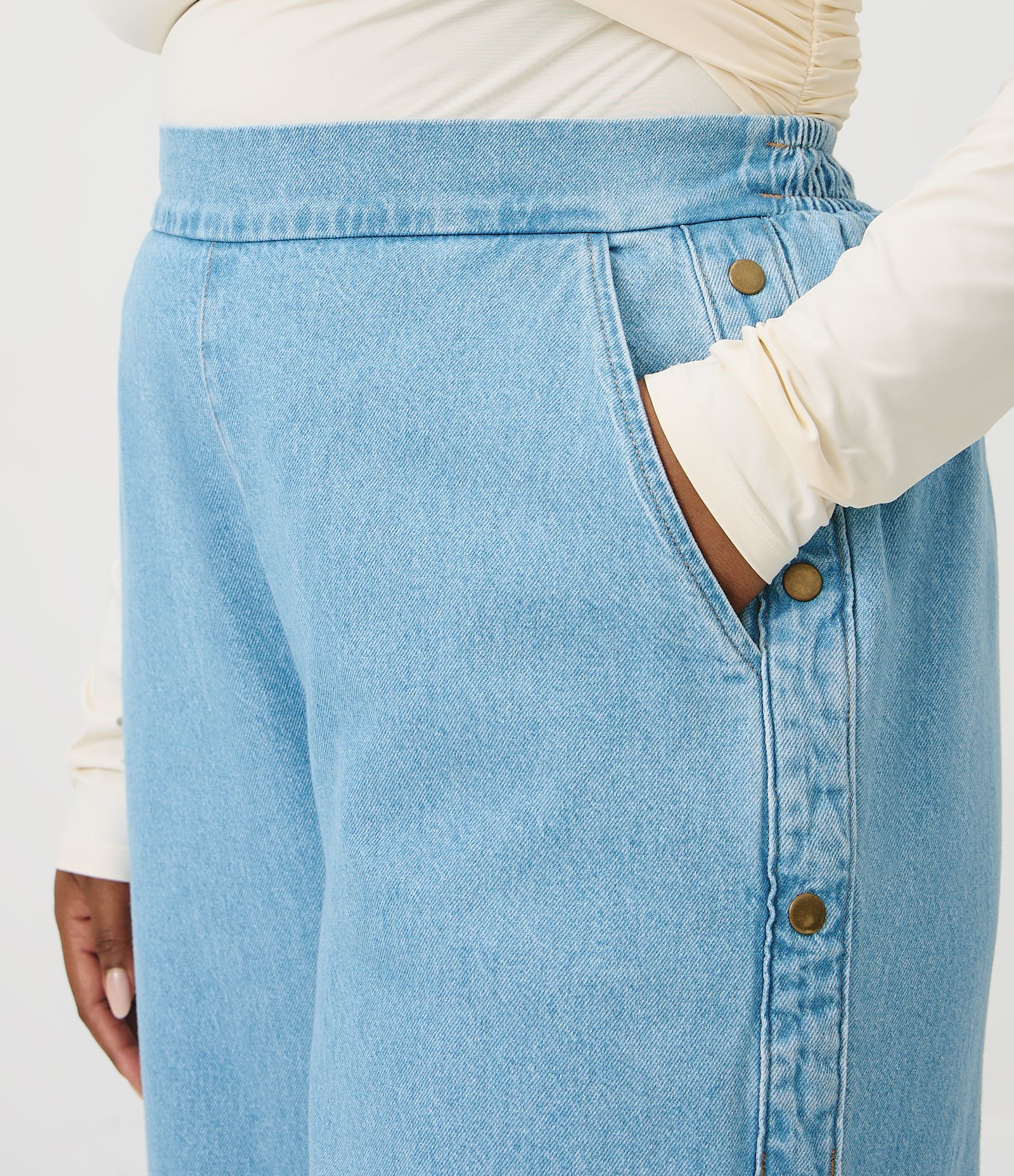 Calça Pantalona Jeans com Fendas Laterais Curve & Plus Size Azul 3