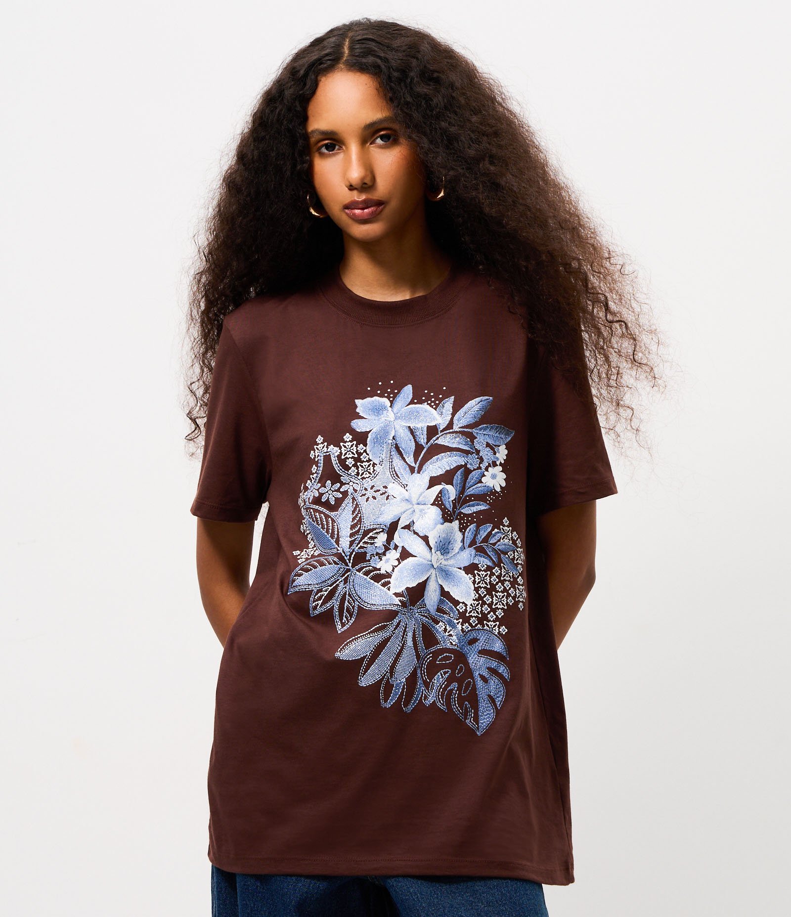 Blusa em Algodão com Glitter e Flores Estampadas Marrom 1