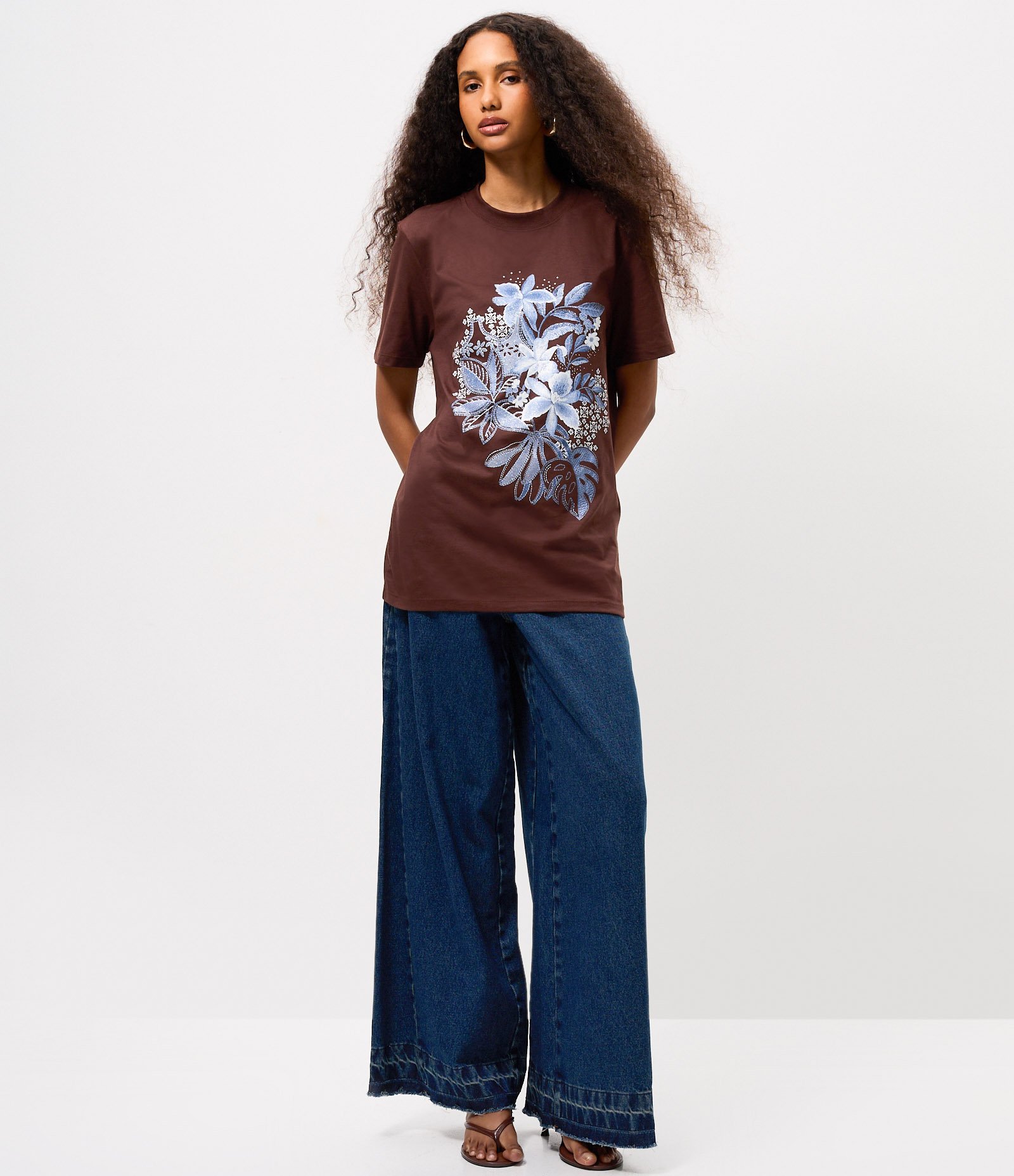 Blusa em Algodão com Glitter e Flores Estampadas Marrom 2