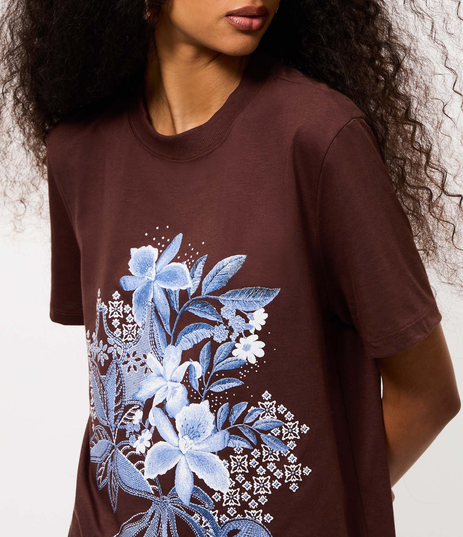 Blusa em Algodão com Glitter e Flores Estampadas Marrom 3