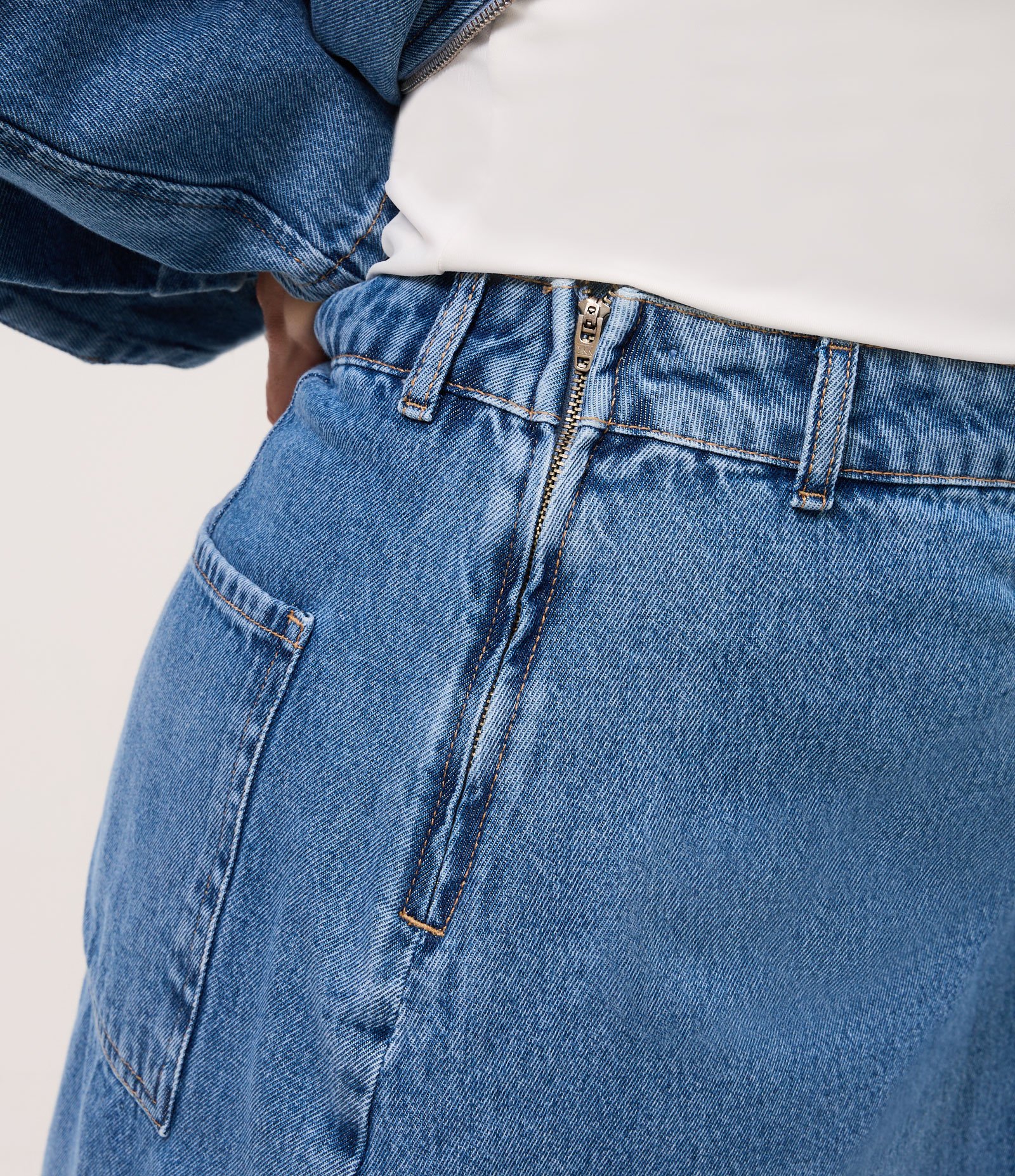 Saia Jeans Curta Com Pregas Frontais Curve & Plus Size Azul 5