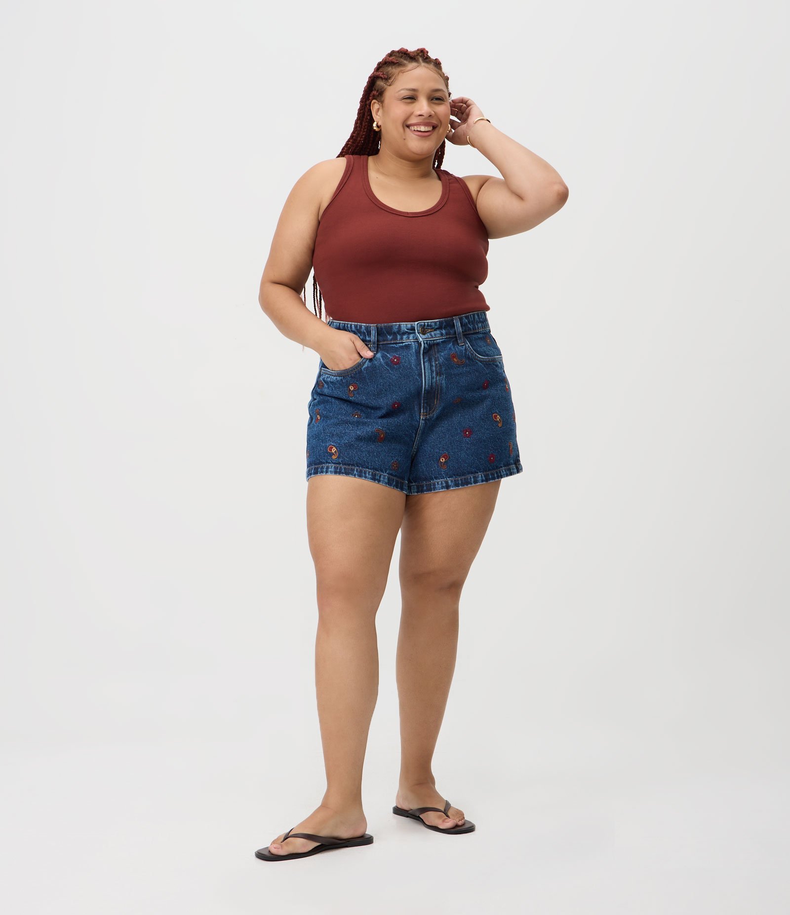 Short Jeans Mom Bordado Paisley Curve & Plus Size Azul 3