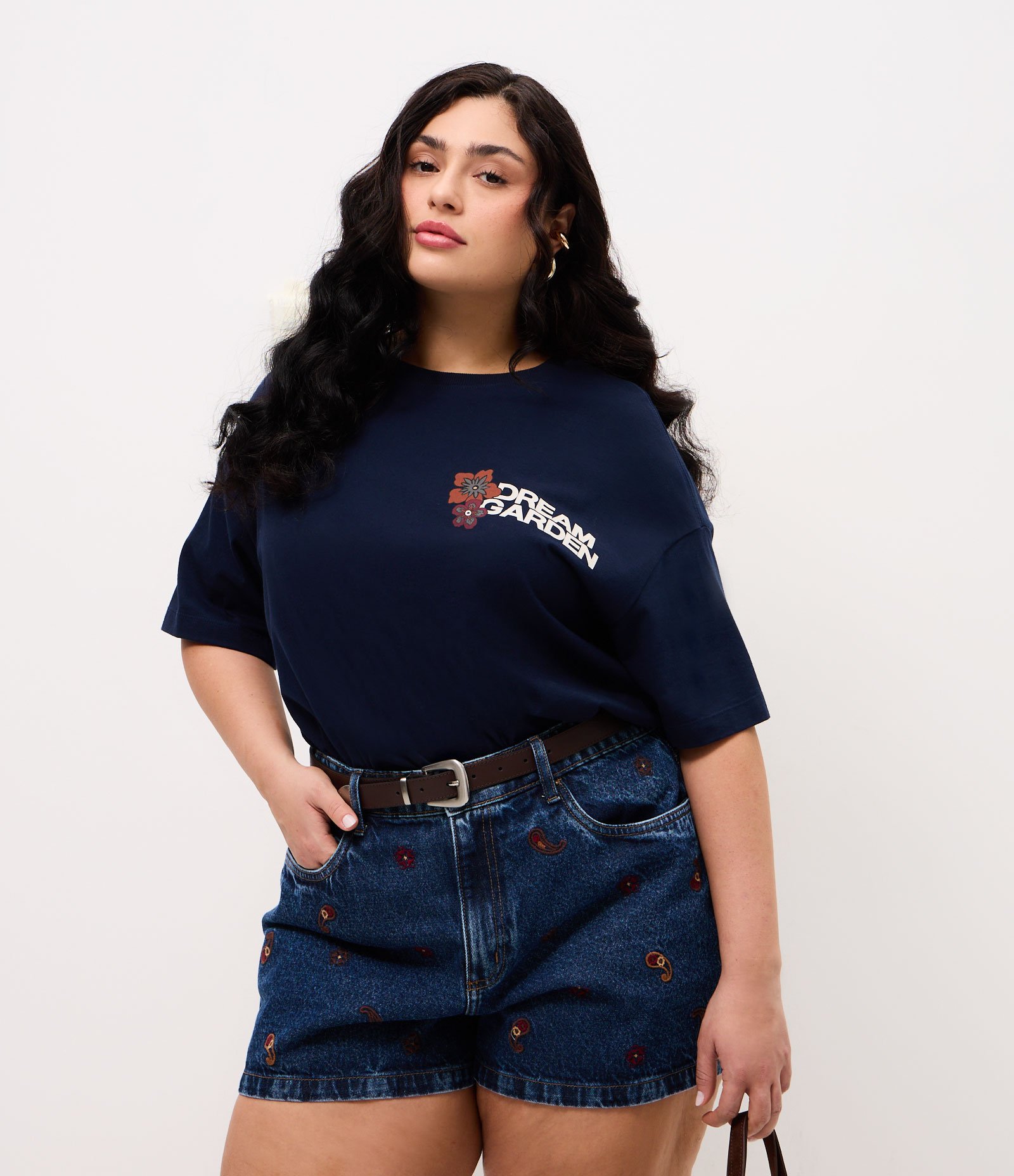 Short Jeans Mom Bordado Paisley Curve & Plus Size Azul 1
