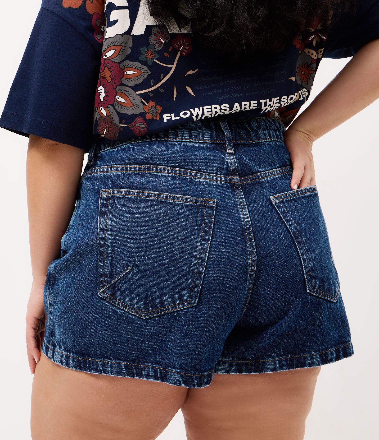 Short Jeans Mom Bordado Paisley Curve & Plus Size Azul 5