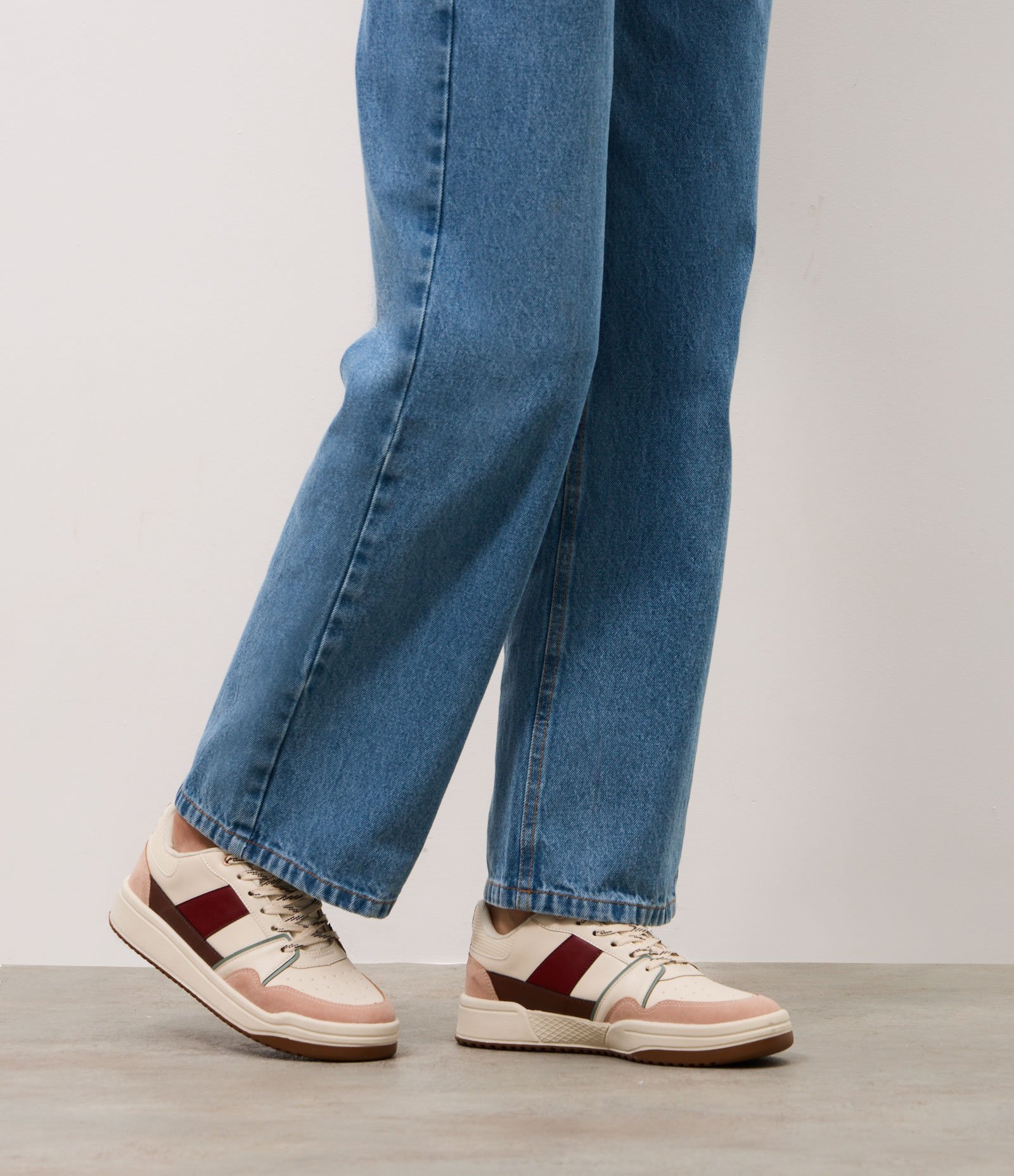 Tênis com Sola Caixa Flat em PU Off White 7