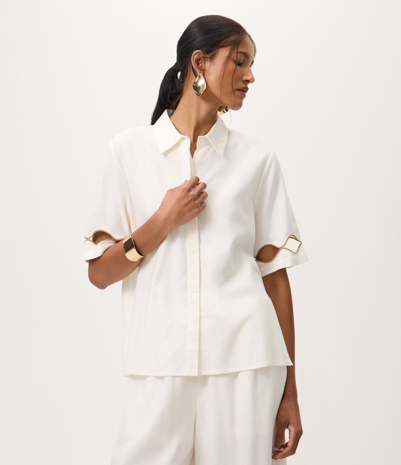 Camisa em Viscolinho com Vista Coberta e Detalhe nas Mangas Branco 1